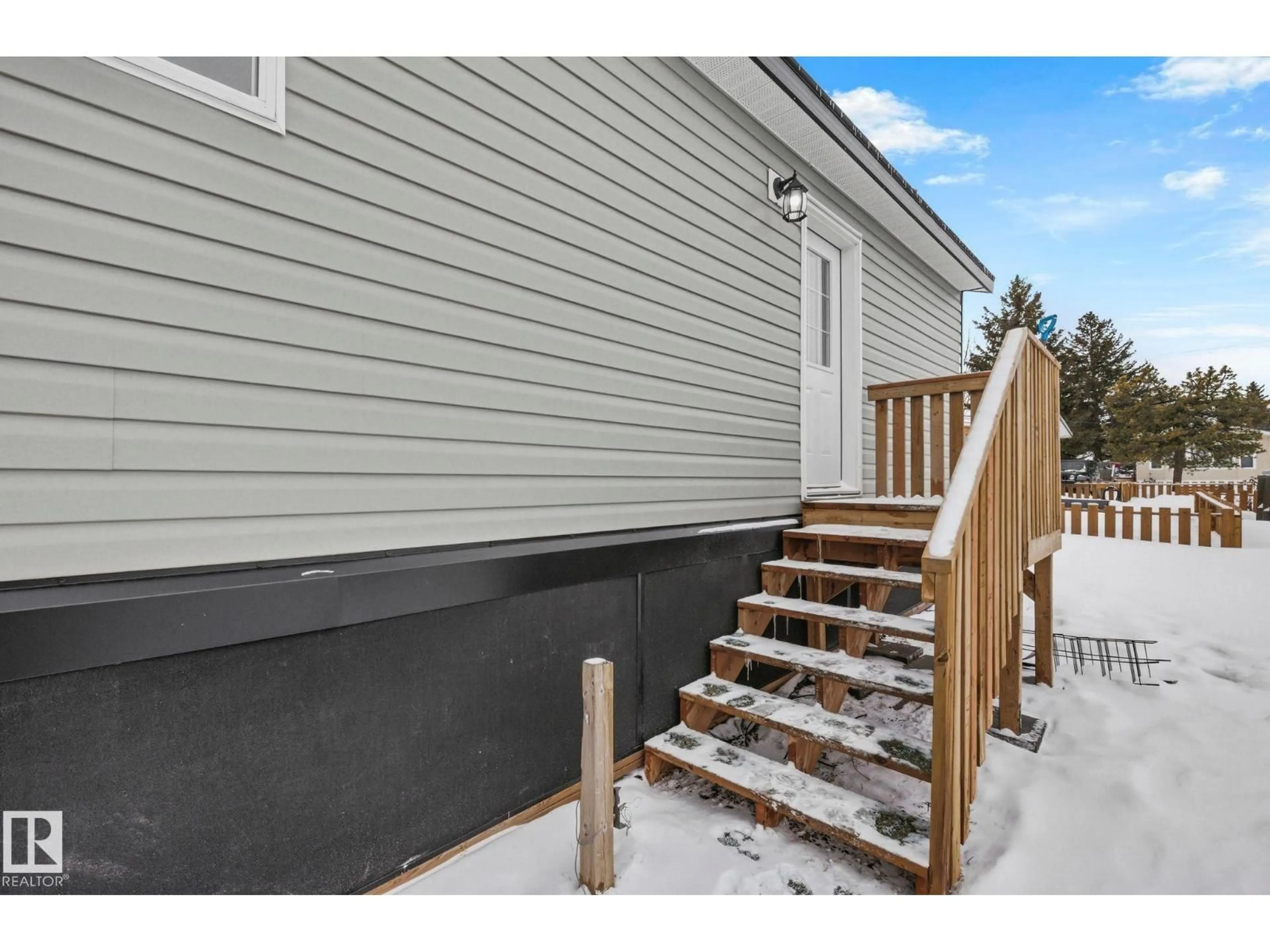 Home with vinyl exterior material, street for 305 - 184 CALAHOO RD, Spruce Grove Alberta T7X3L1