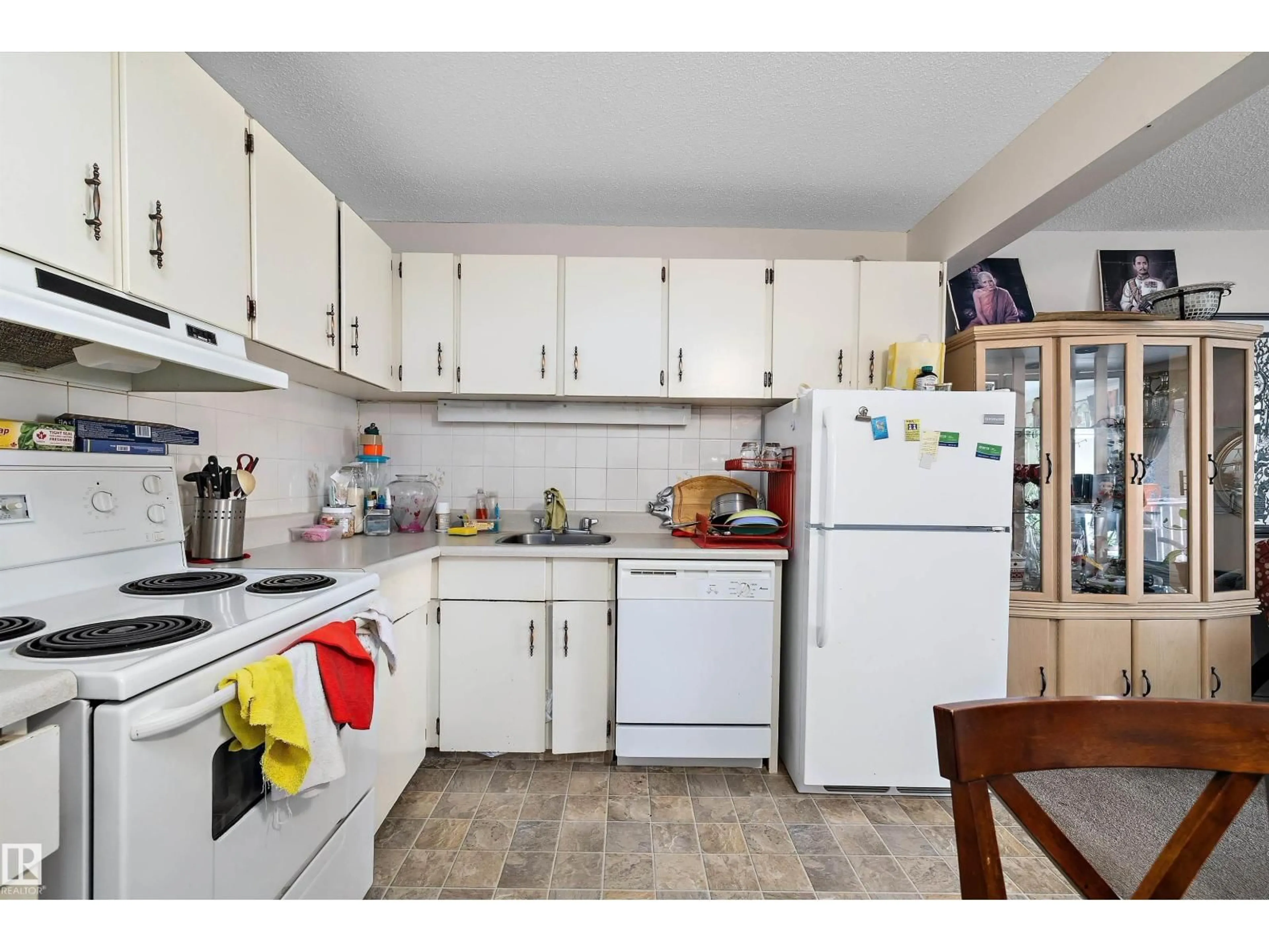 Standard kitchen, unknown for #320 - 8604 GATEWAY BV, Edmonton Alberta T6E4B6