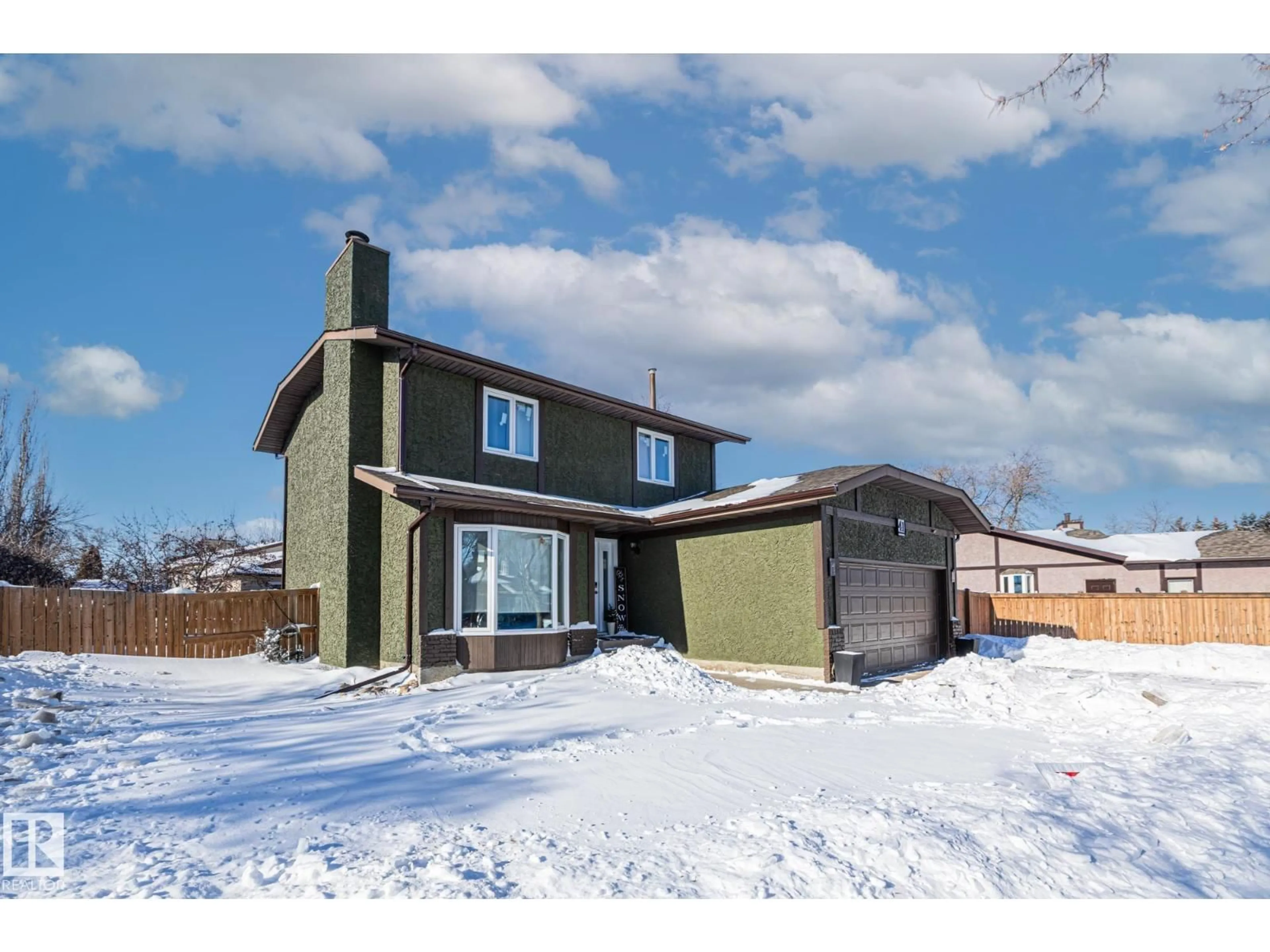 Home with vinyl exterior material, street for 41 PATTERSON CR, St. Albert Alberta T8N4T9