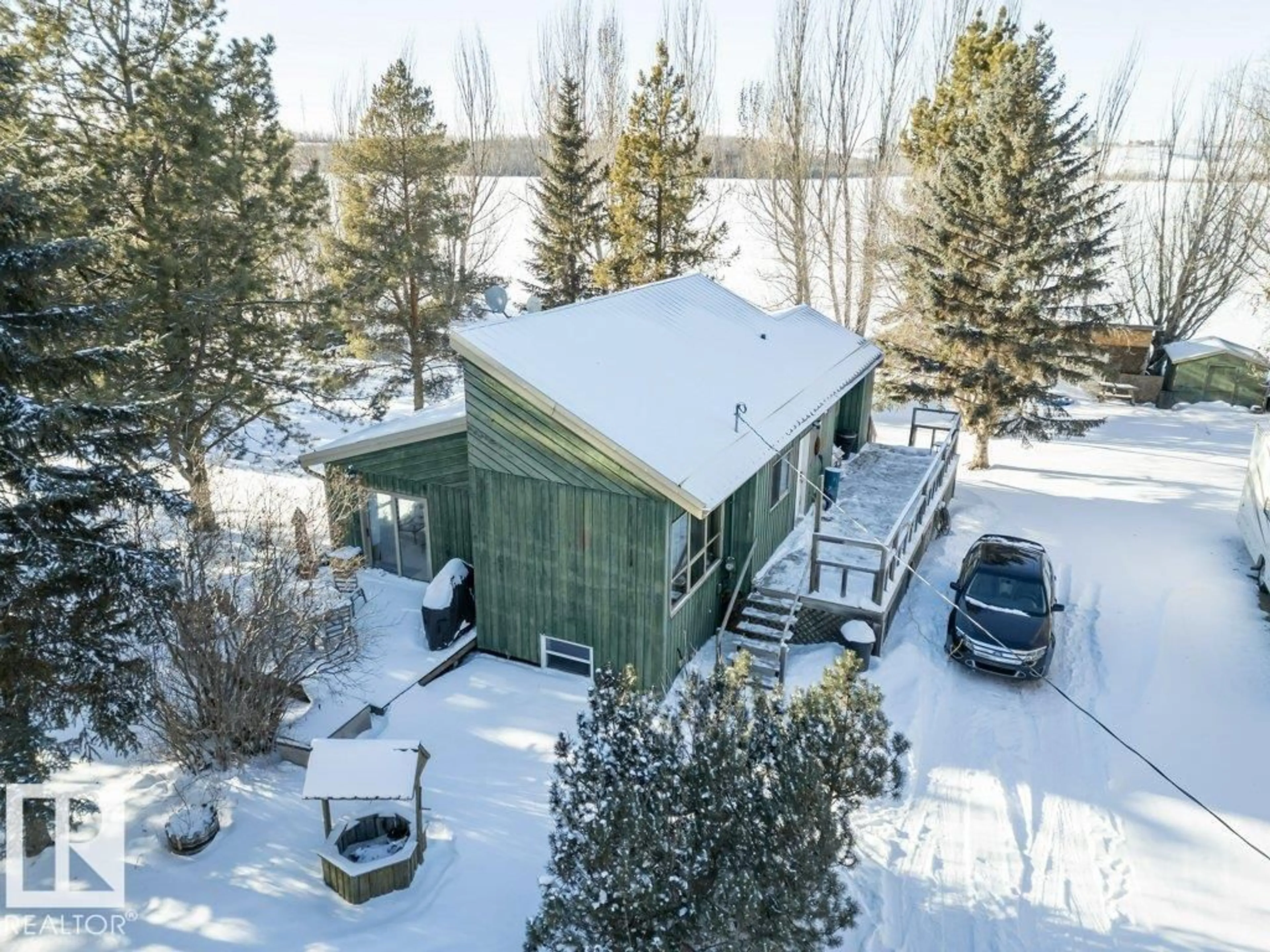 A pic from outside/outdoor area/front of a property/back of a property/a pic from drone, unknown for 55000 - 38 LAMOUREUX DR, Rural Sturgeon County Alberta T8L5A7
