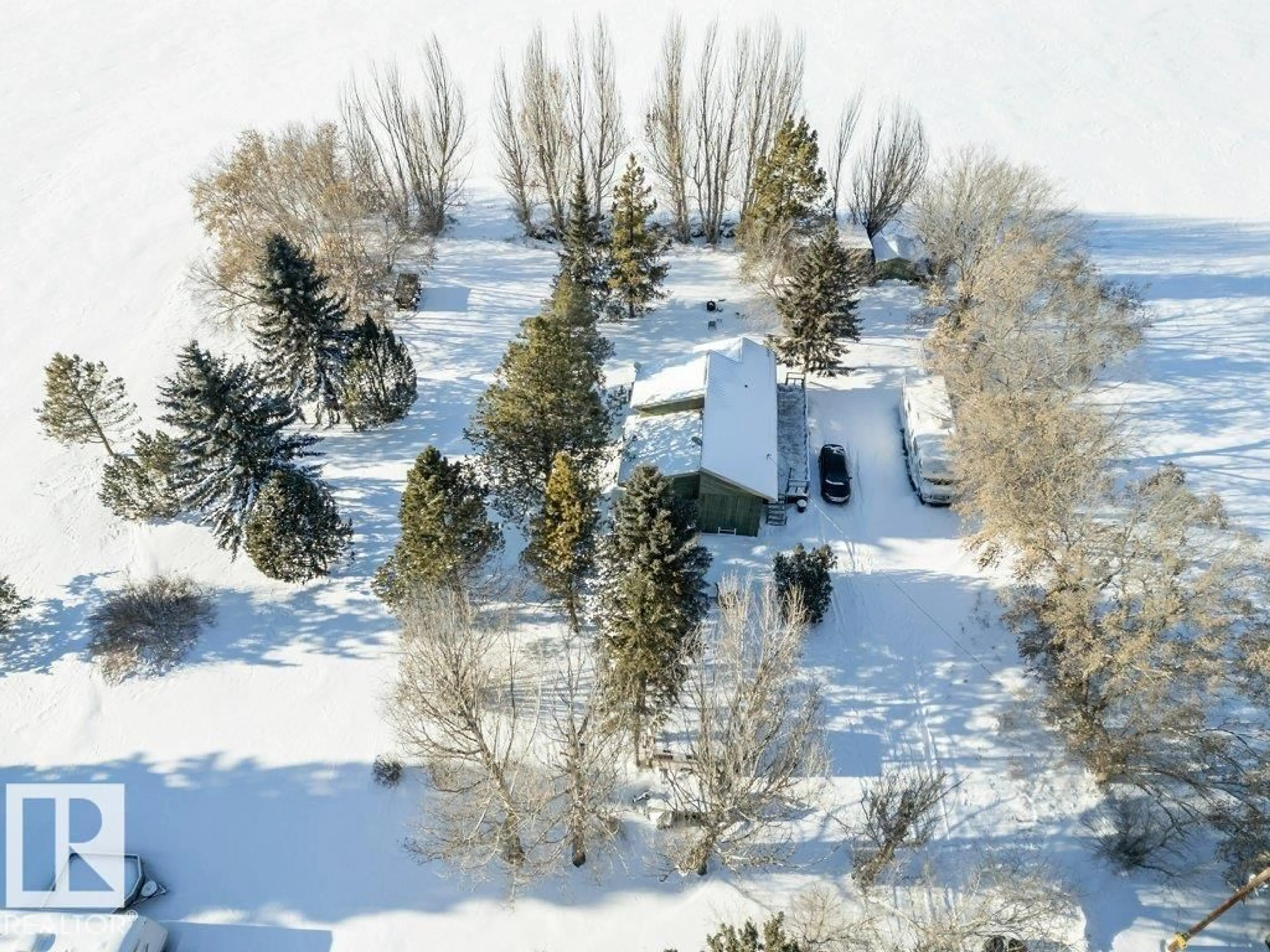A pic from outside/outdoor area/front of a property/back of a property/a pic from drone, unknown for 55000 - 38 LAMOUREUX DR, Rural Sturgeon County Alberta T8L5A7