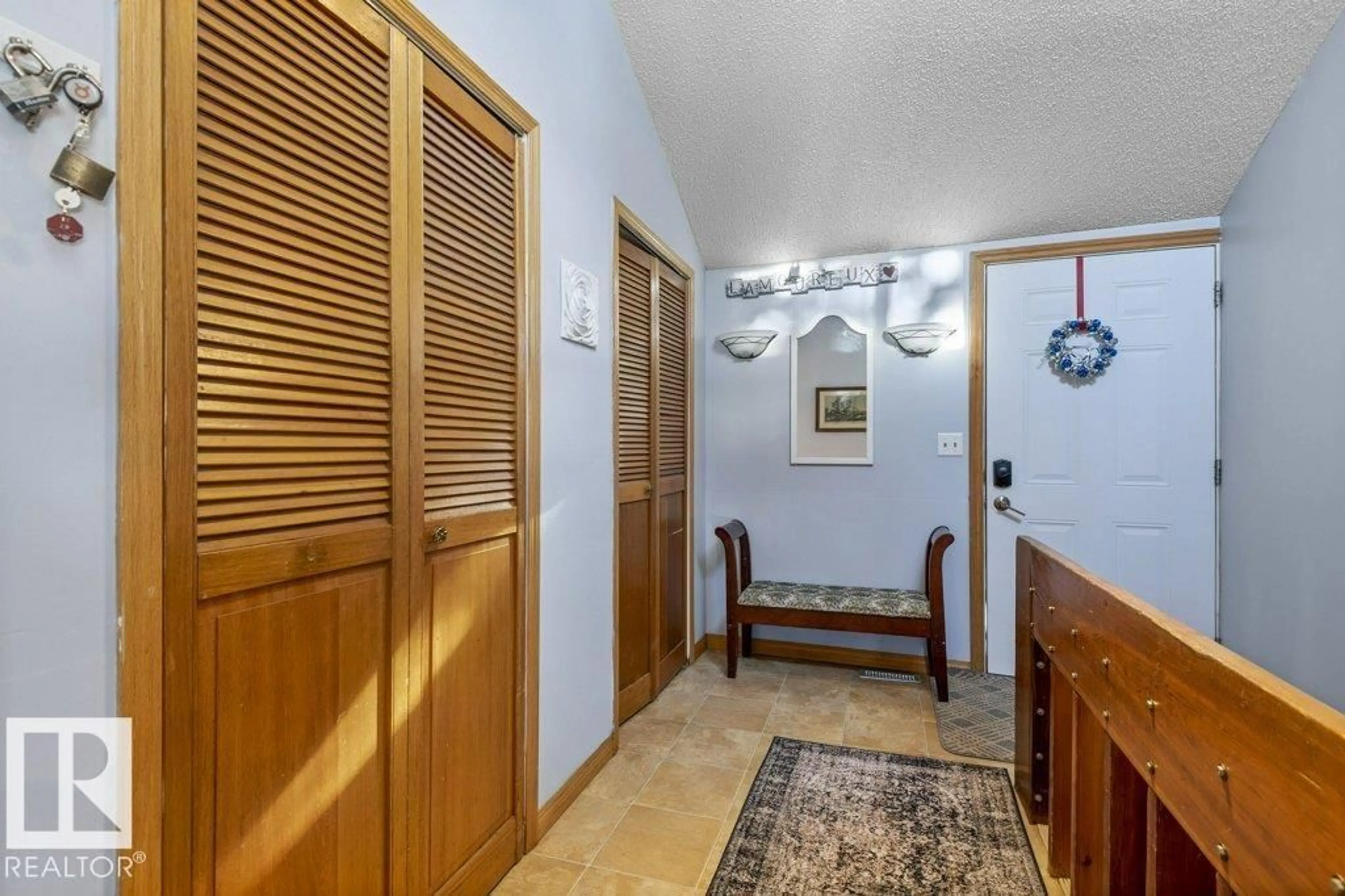 Indoor foyer for 55000 - 38 LAMOUREUX DR, Rural Sturgeon County Alberta T8L5A7