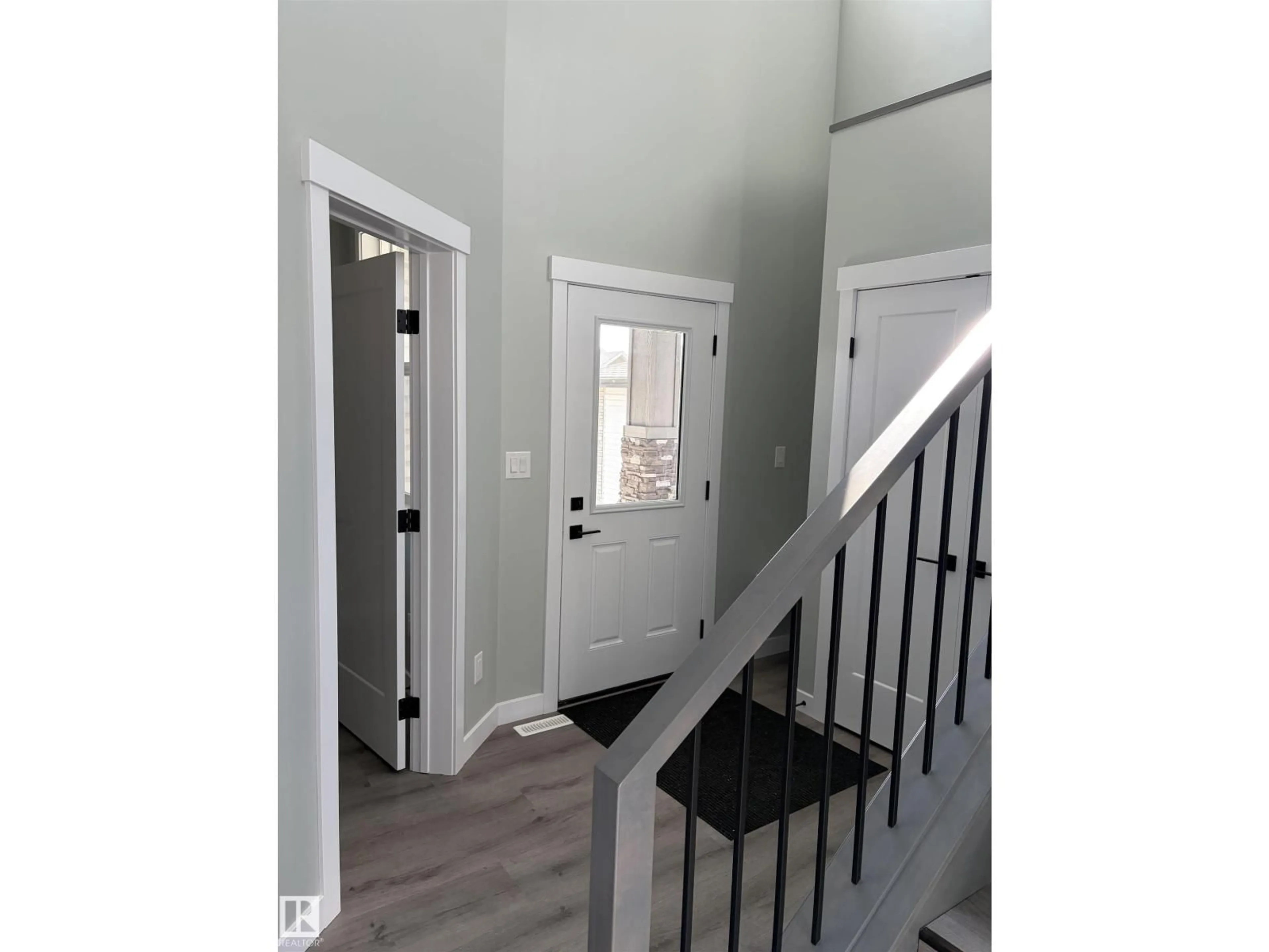Indoor entryway for 68 MAPLE CR, Gibbons Alberta T0A1N0