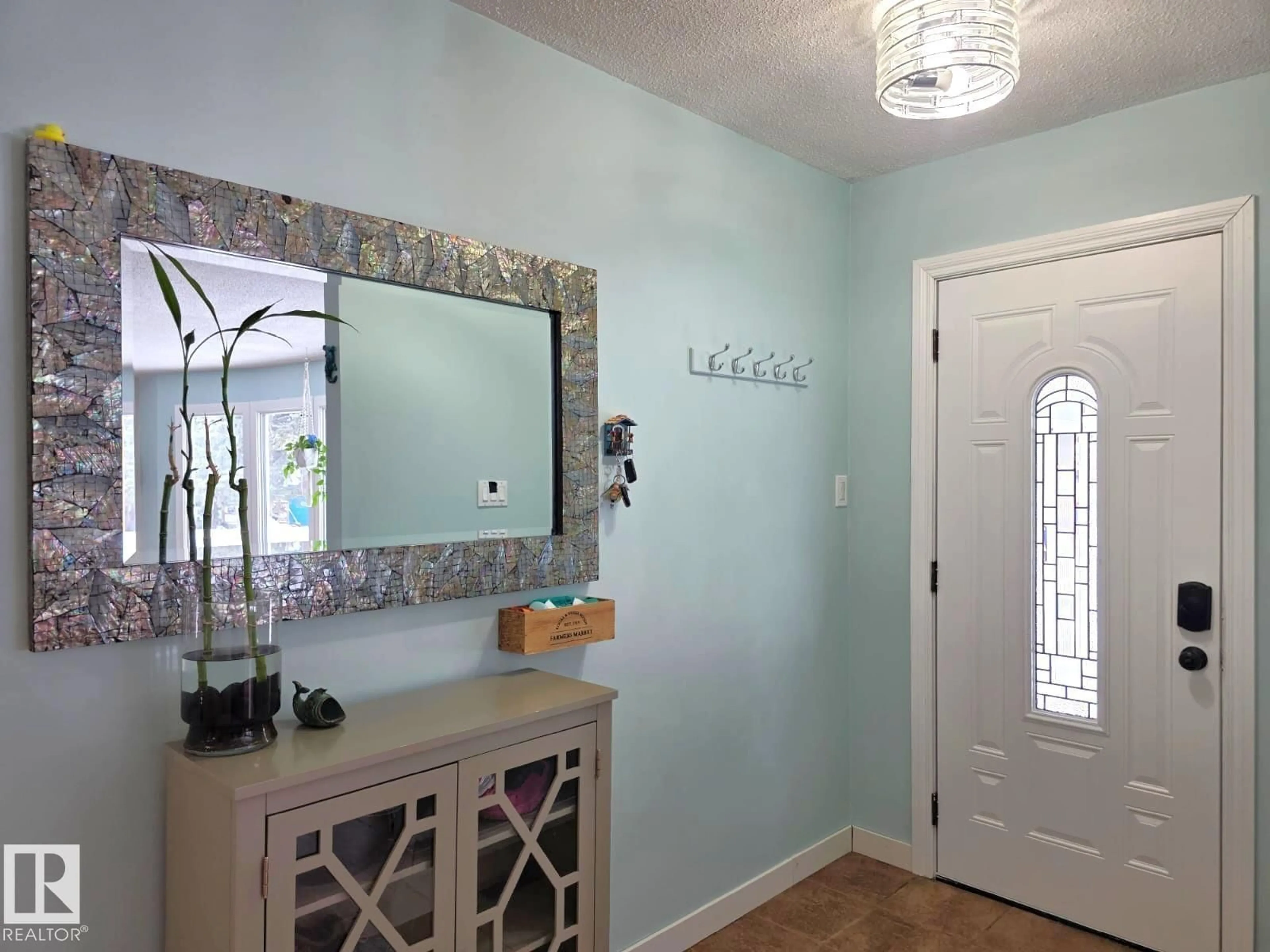 Indoor entryway for 10 BURLINGTON PL, Spruce Grove Alberta T7X1E2