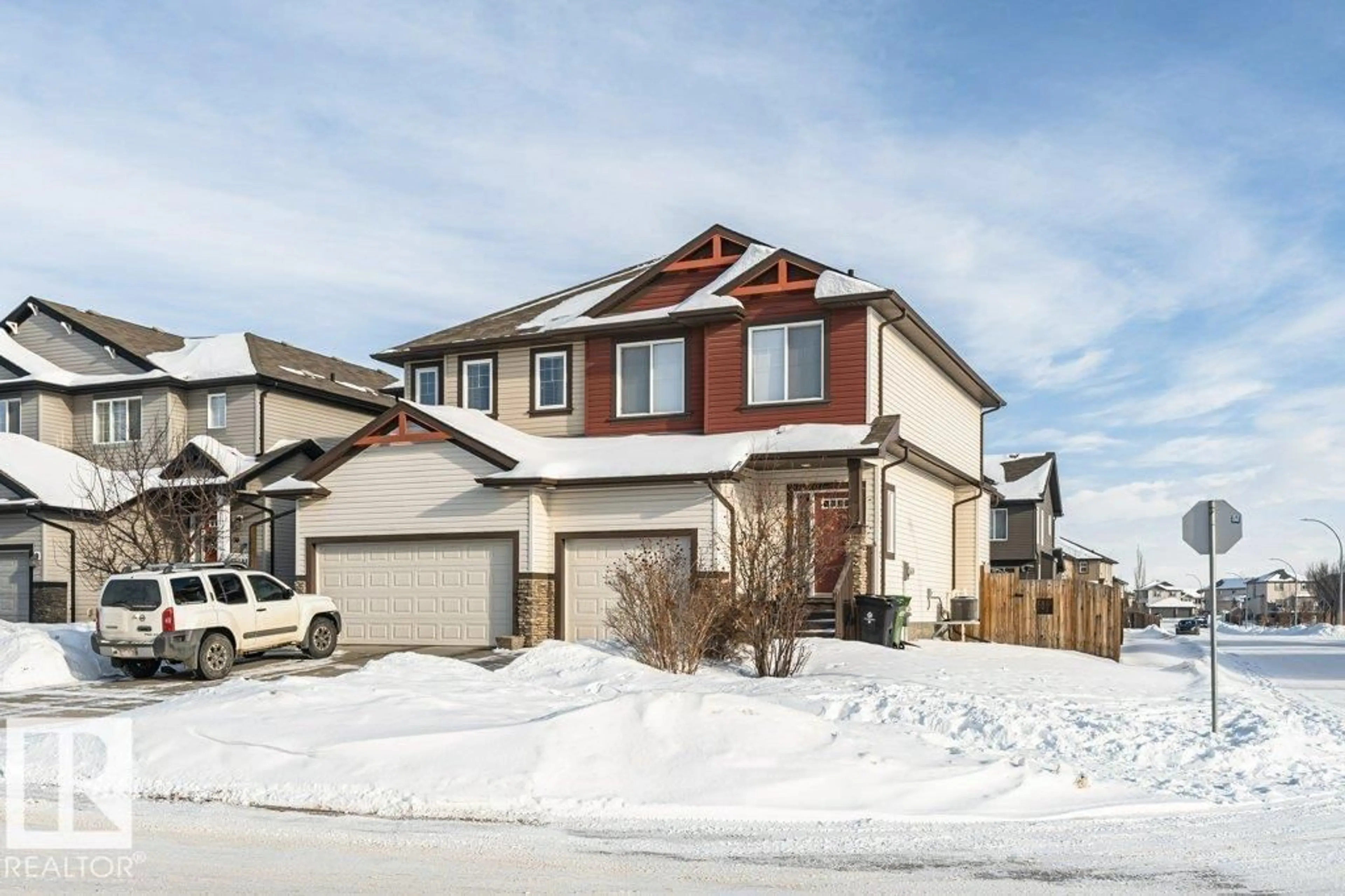 Home with vinyl exterior material, street for 92 WOODBRIDGE LI, Fort Saskatchewan Alberta T8L0H4