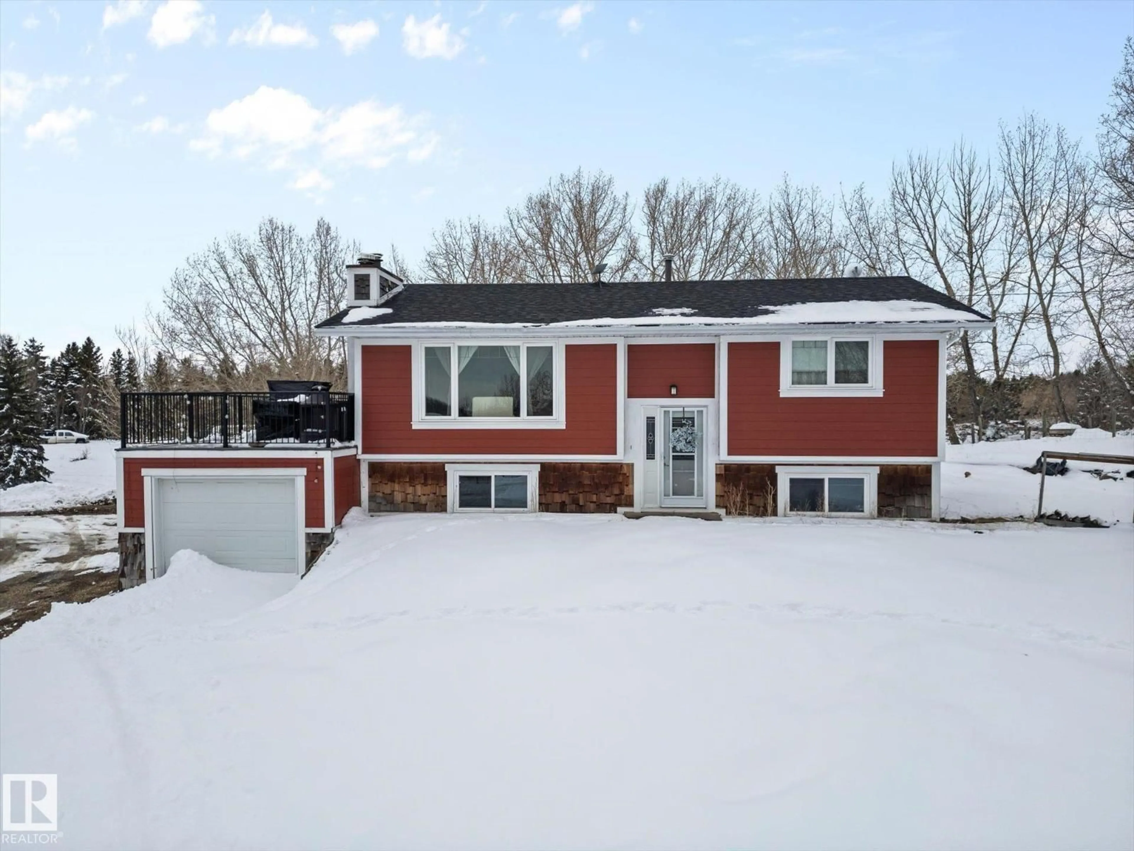 Home with vinyl exterior material, street for 52432 RGE ROAD 20, Rural Parkland County Alberta T7Y2G7