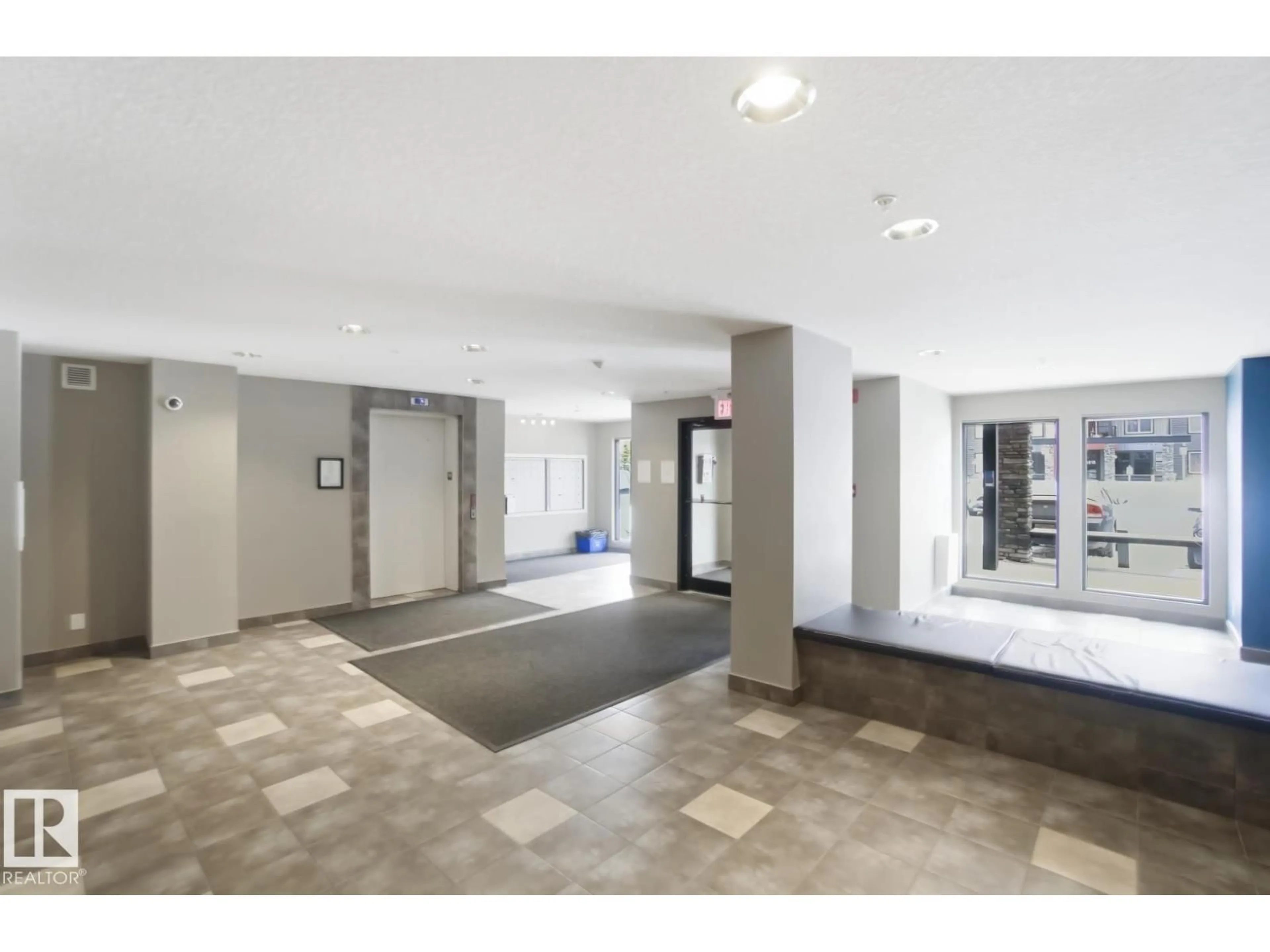 Indoor foyer for #204 - 5521 7 AV, Edmonton Alberta T6X2A3