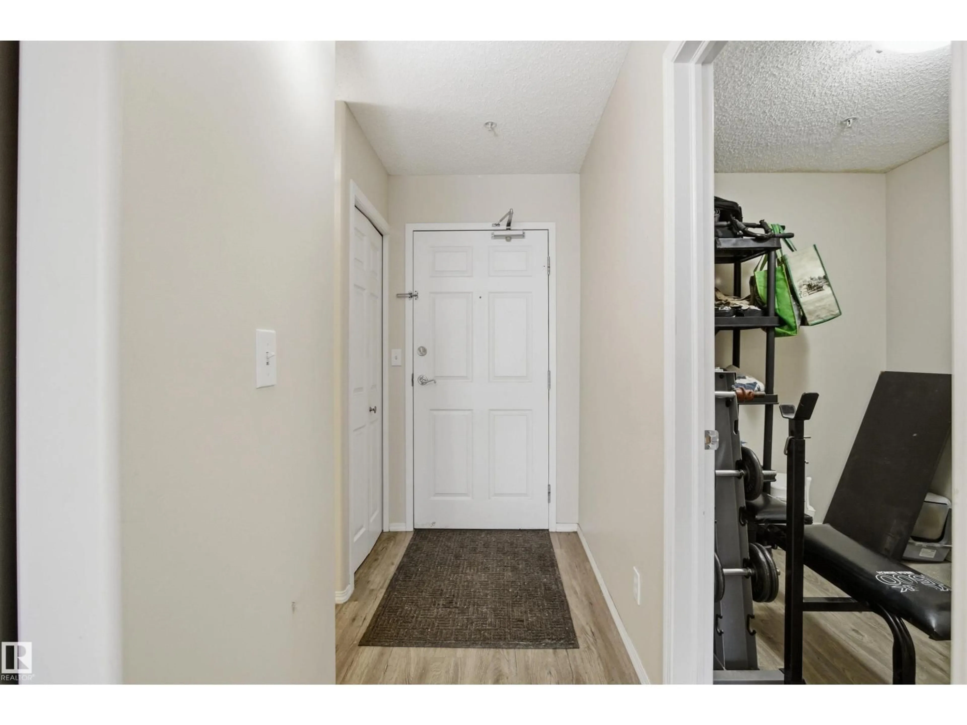 Indoor entryway for #402 - 11109 84 AV, Edmonton Alberta T6G2W4