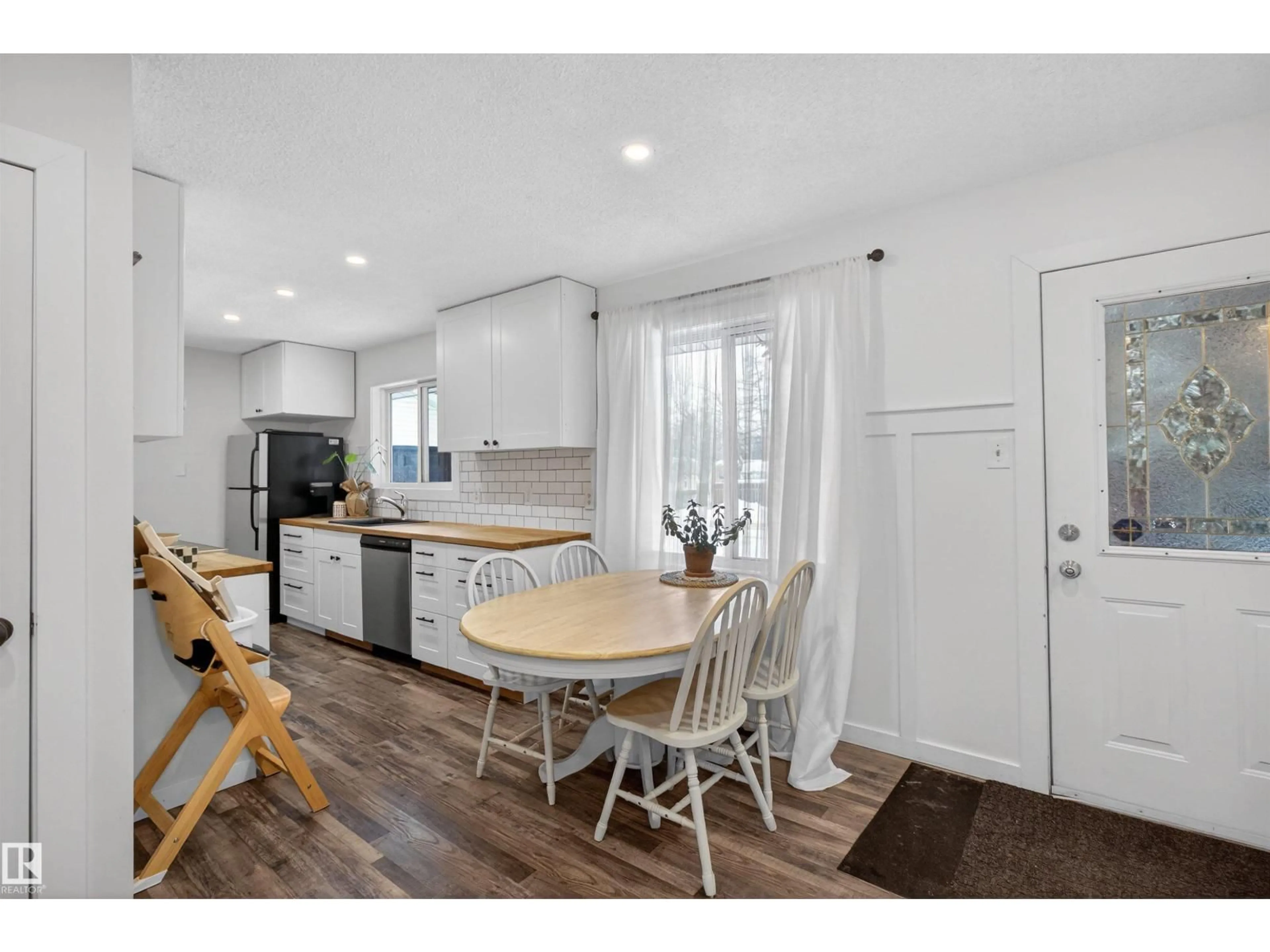 Open concept kitchen, wood/laminate floor for 113 FIR ST, Sherwood Park Alberta T8A1Z8