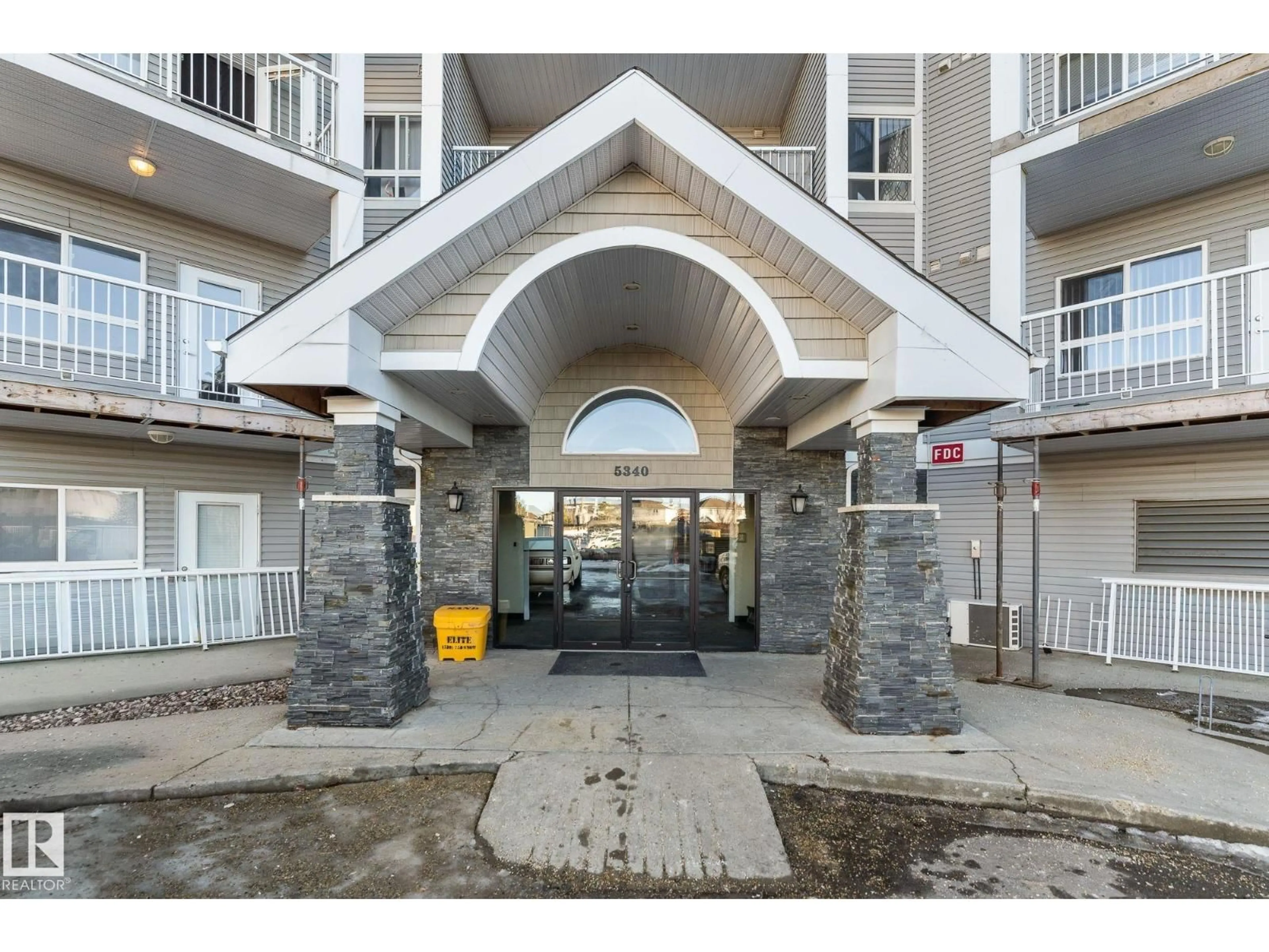 Indoor foyer for 201 - 5340 199 ST, Edmonton Alberta T6M0A5