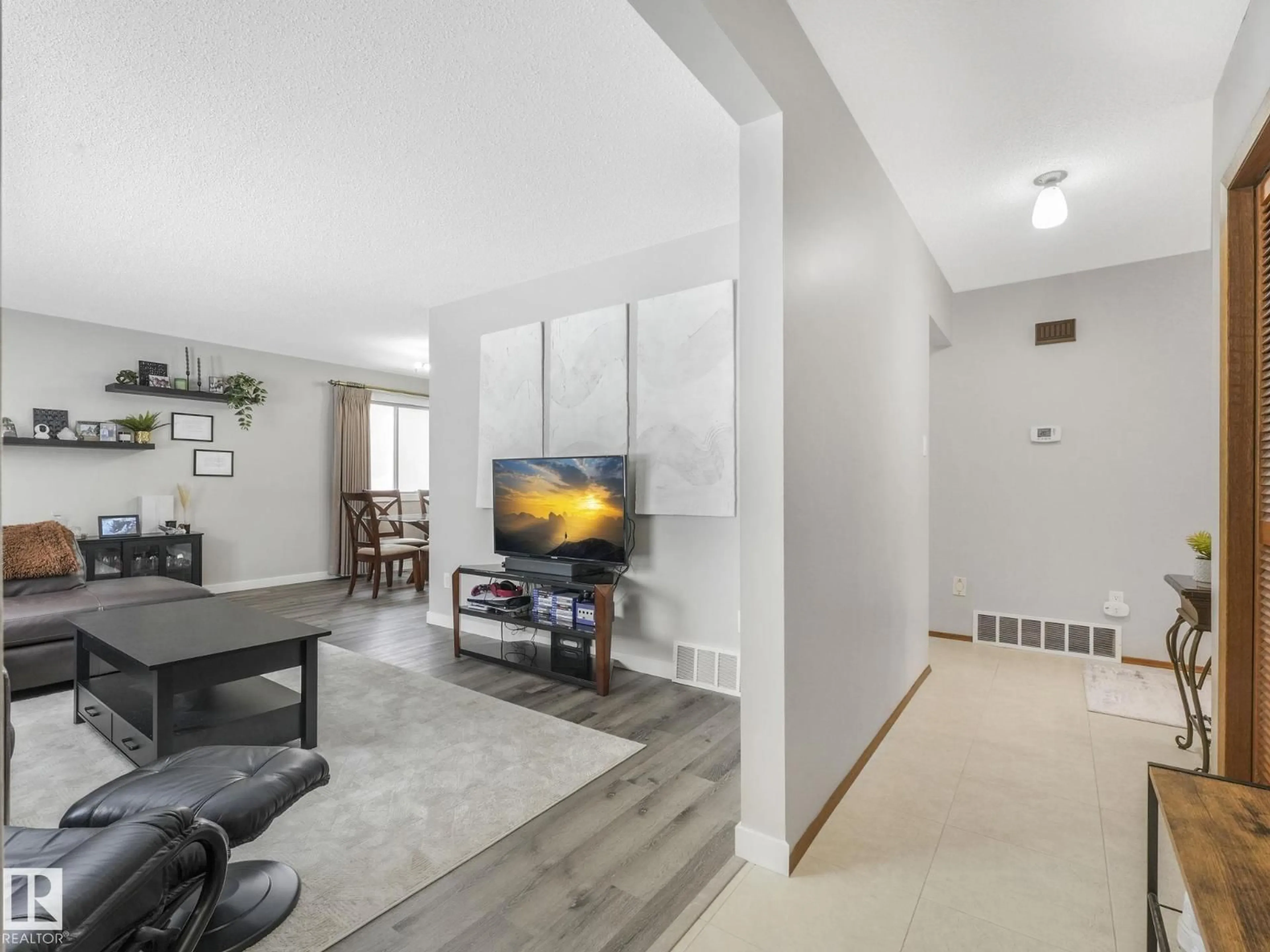 Living room with furniture, unknown for 102 GALLOWAY DR, Sherwood Park Alberta T8A2M9