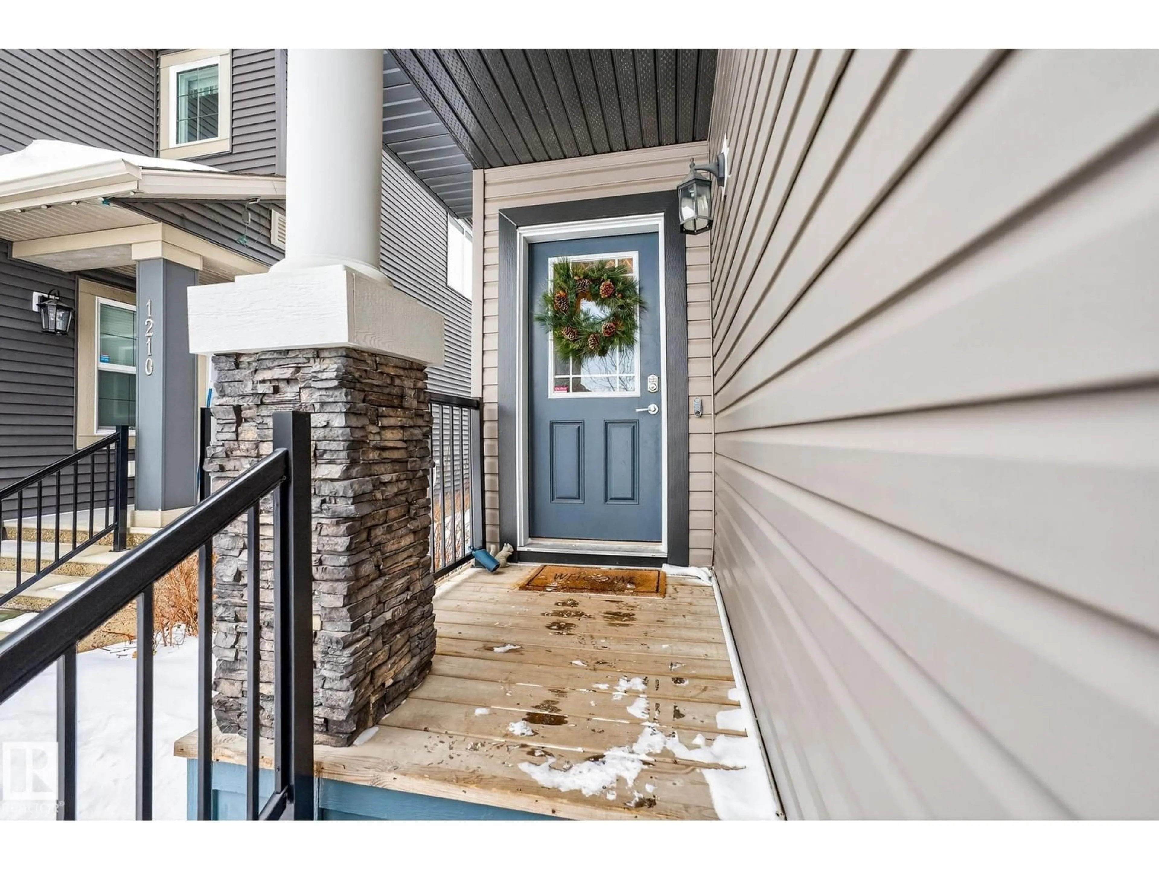 Indoor entryway for 1212 CY BECKER RD, Edmonton Alberta T5Y3V8