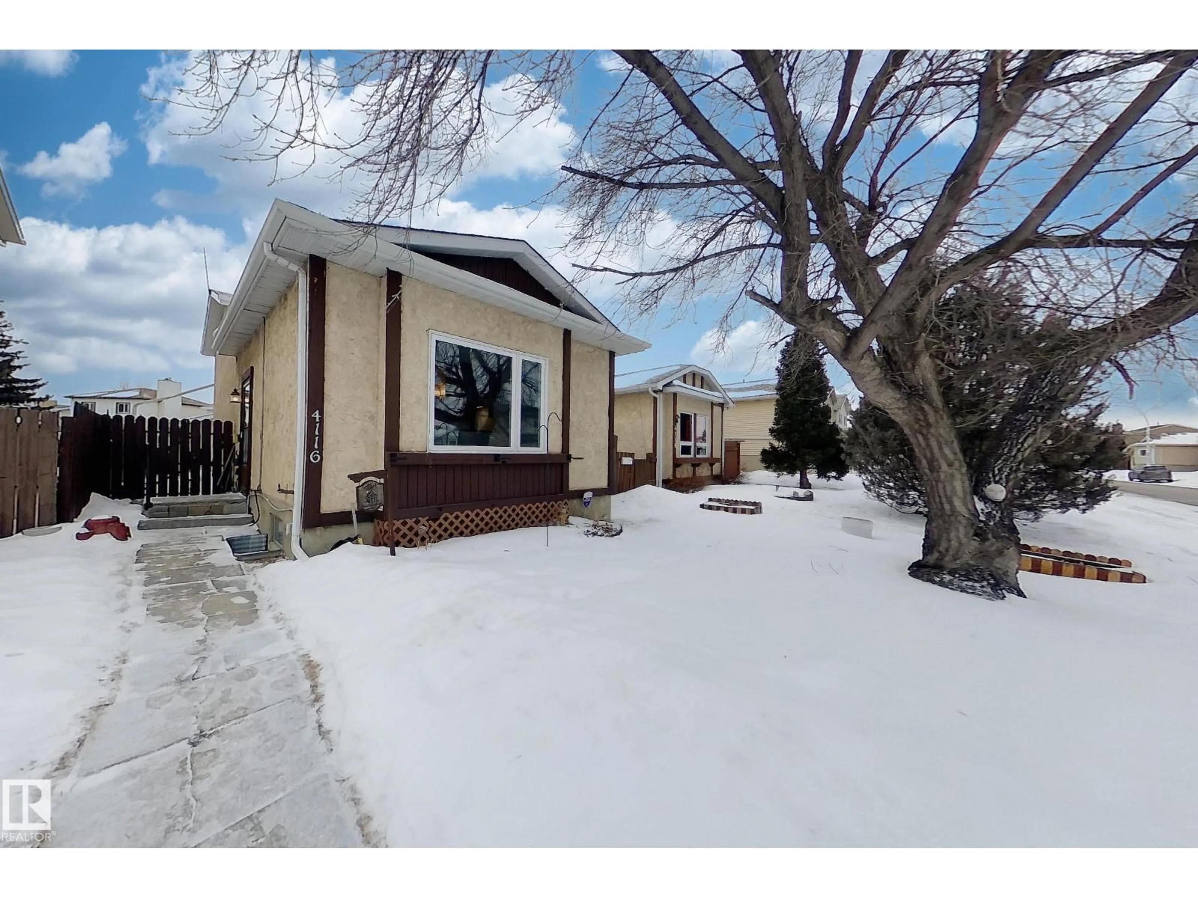 A pic from outside/outdoor area/front of a property/back of a property/a pic from drone, street for NW - 4116 38 ST, Edmonton Alberta T6L5E4