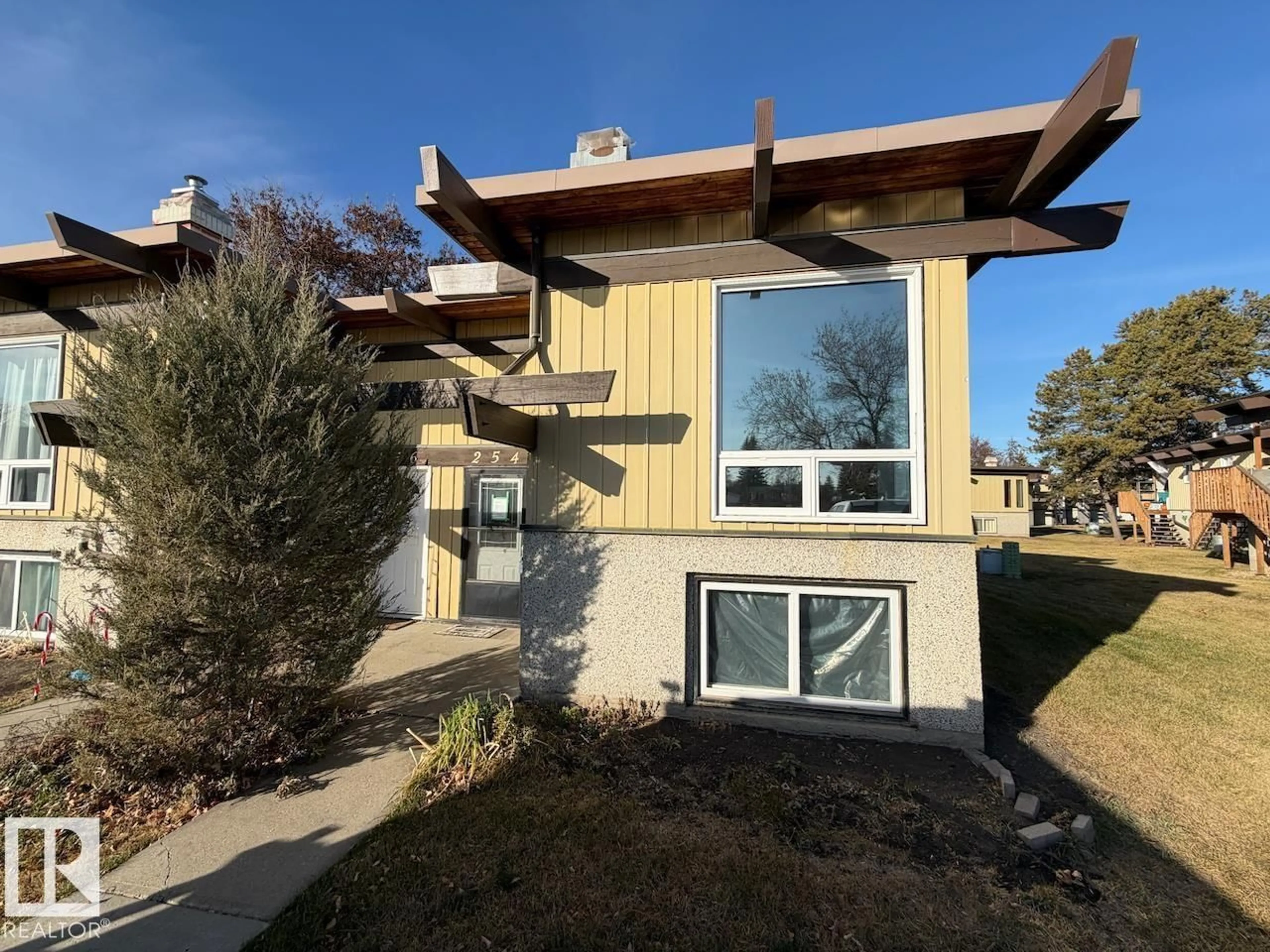Home with vinyl exterior material, unknown for 254 RICHFIELD RD, Edmonton Alberta T6K0K4