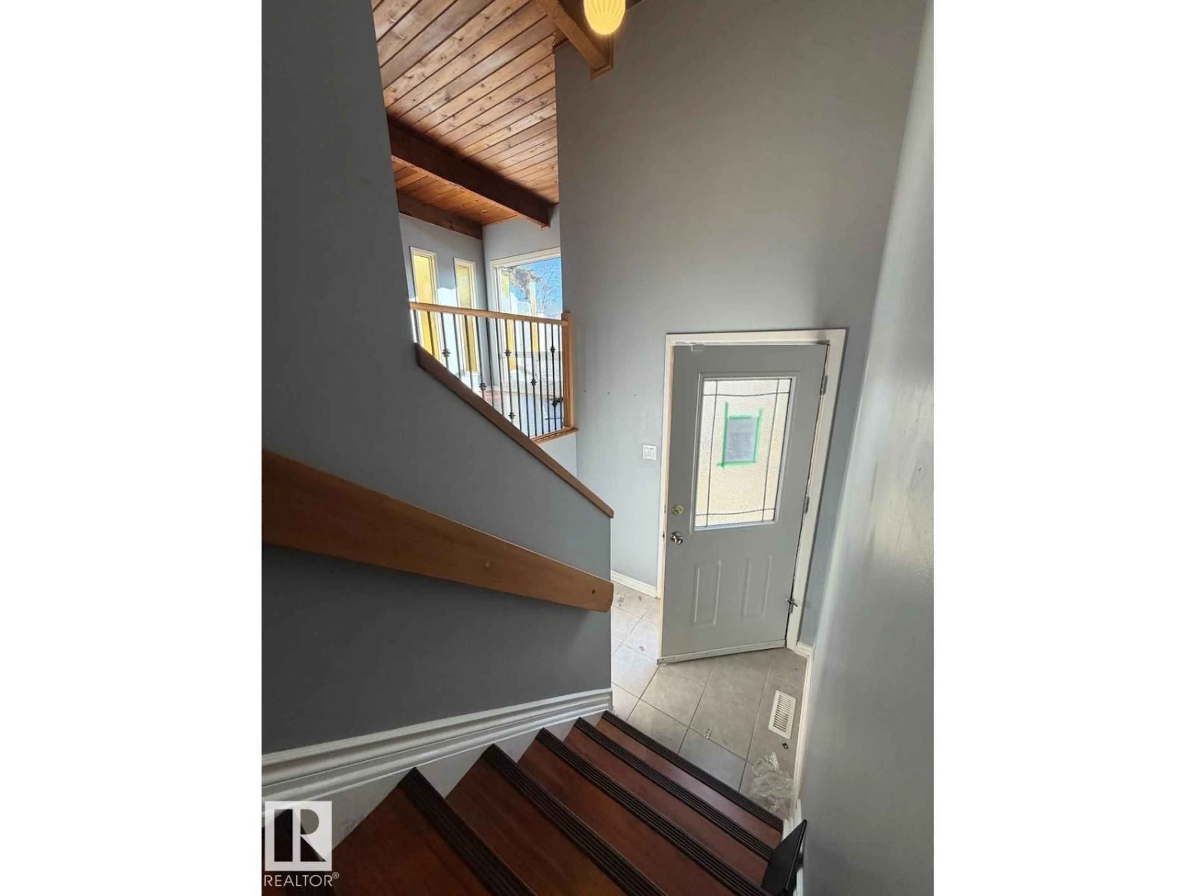 Stairs for 254 RICHFIELD RD, Edmonton Alberta T6K0K4