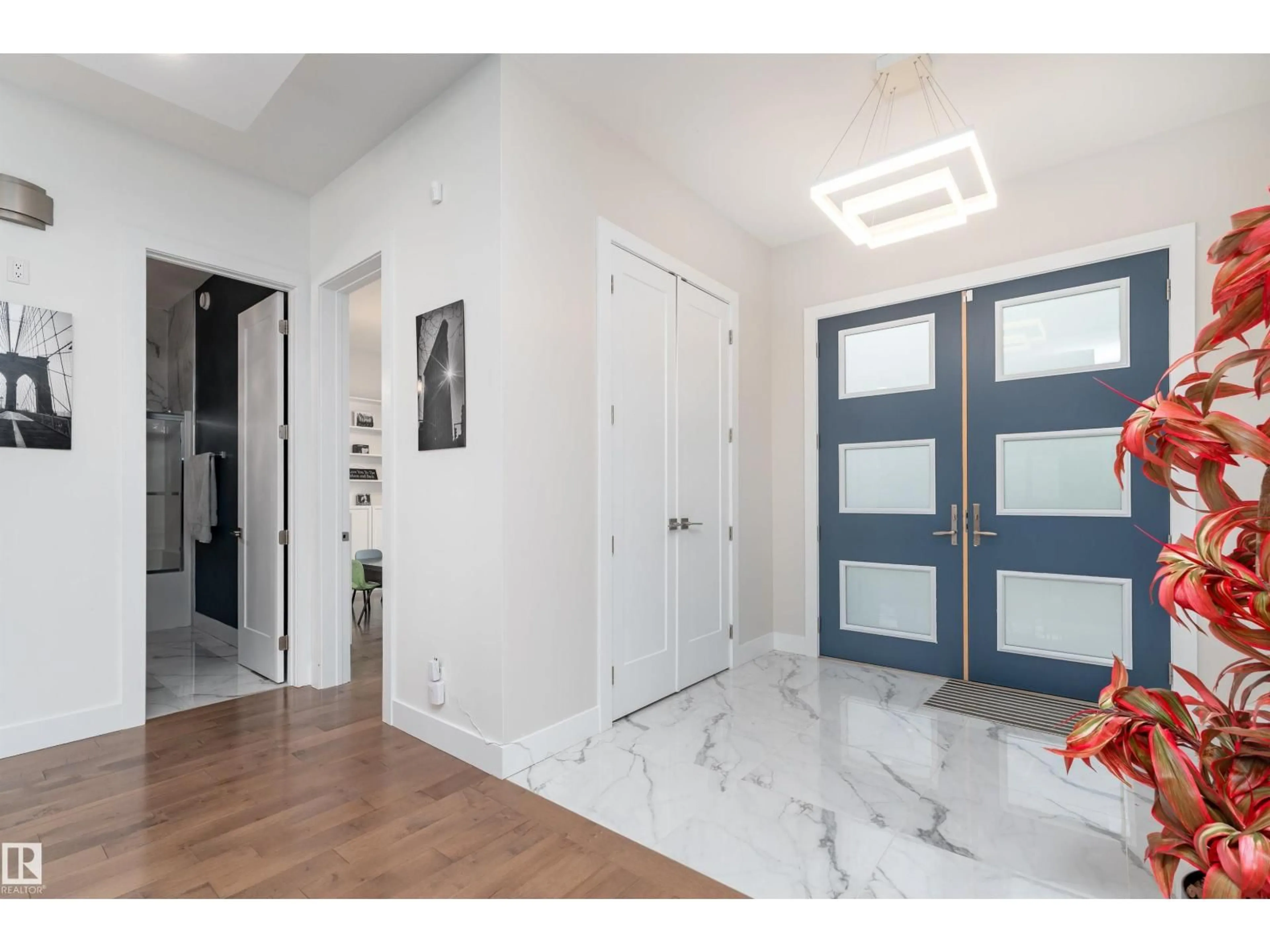 Indoor entryway for 7306 106 ST, Edmonton Alberta T6E4V8