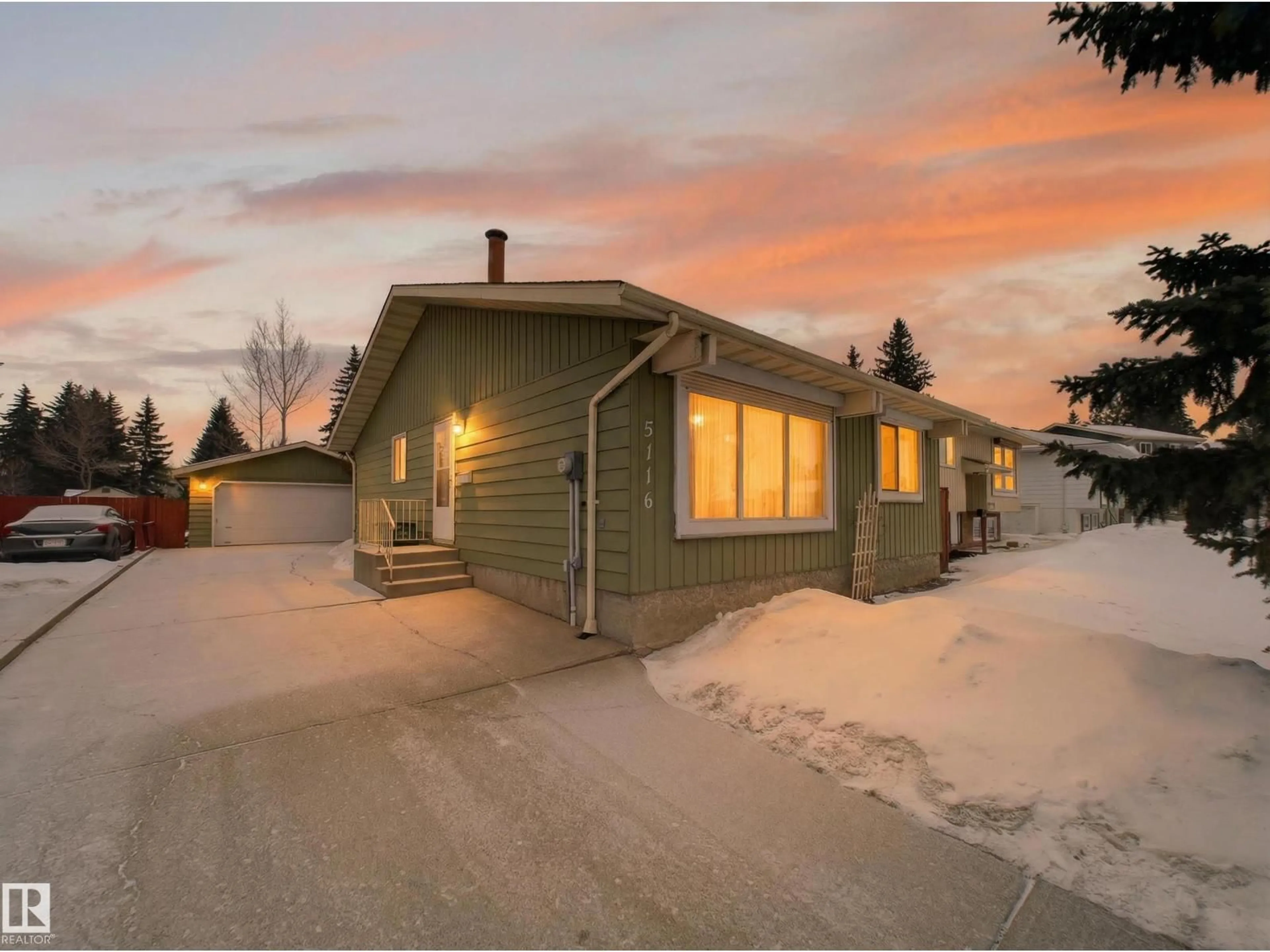 Unknown for 5116 37 AV, Edmonton Alberta T6L1C8