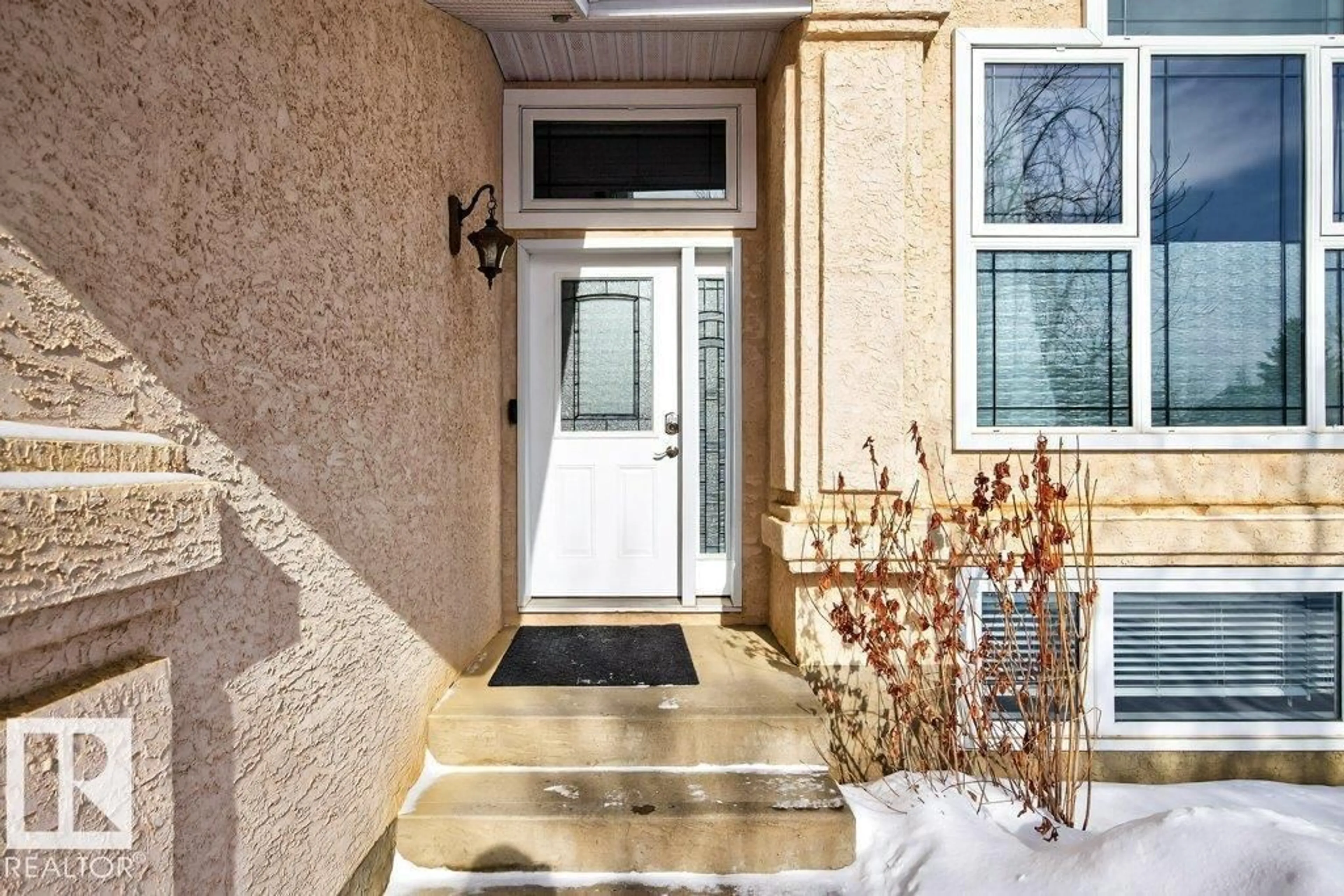 Indoor entryway for 10 OAKRIDGE DR, St. Albert Alberta T8N6E4