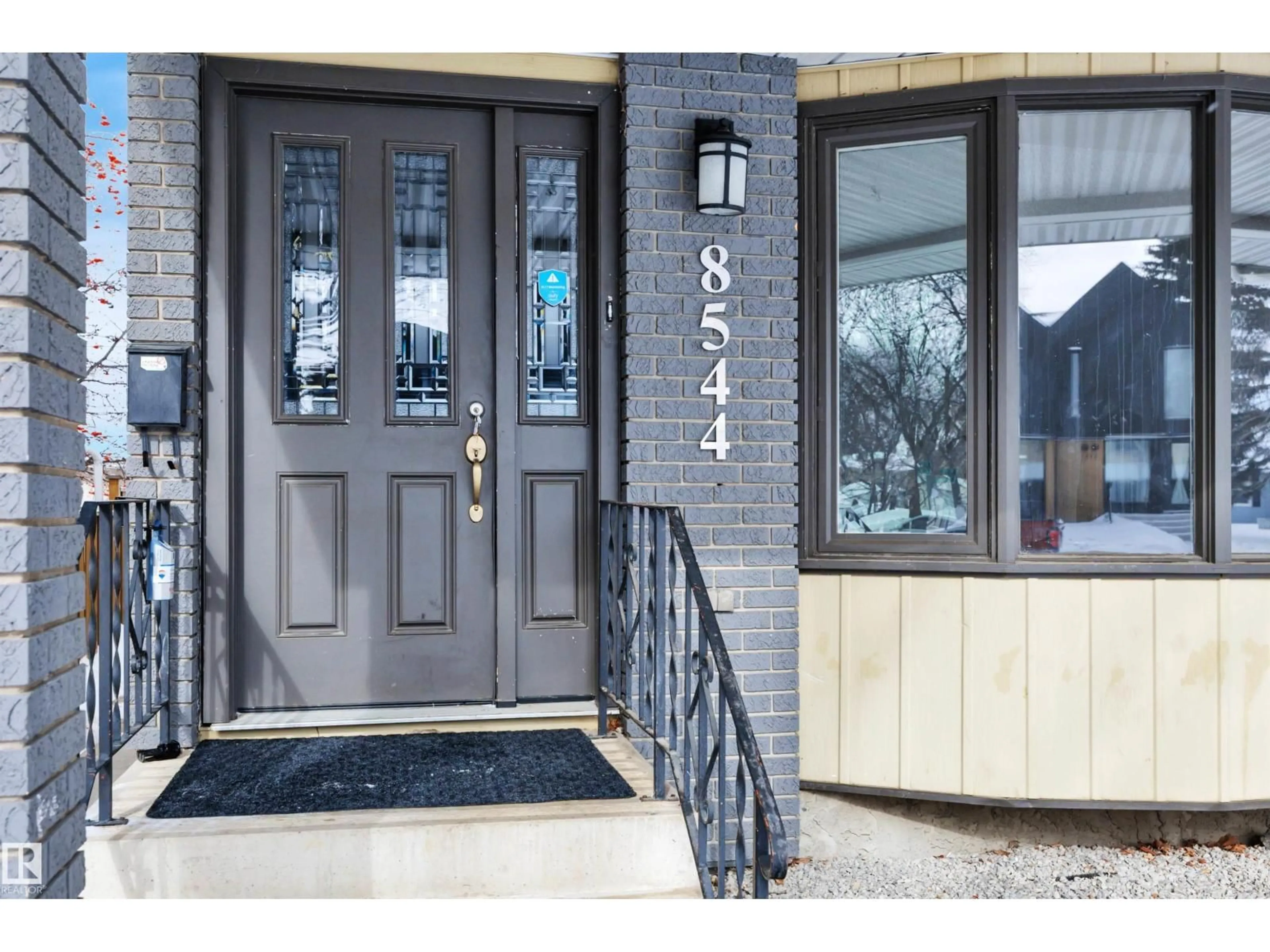 Indoor entryway for 8544 81 AV, Edmonton Alberta T6C0W4