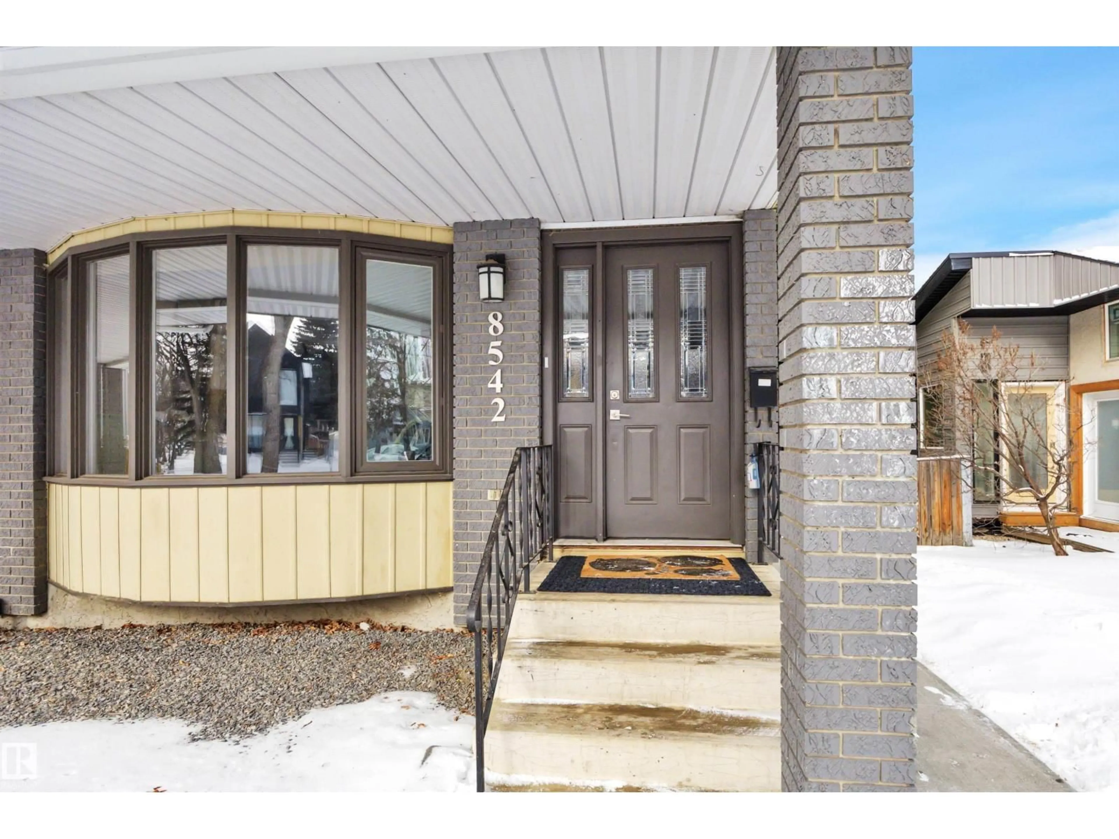 Indoor entryway for 8542 81 AV, Edmonton Alberta T6C0W4