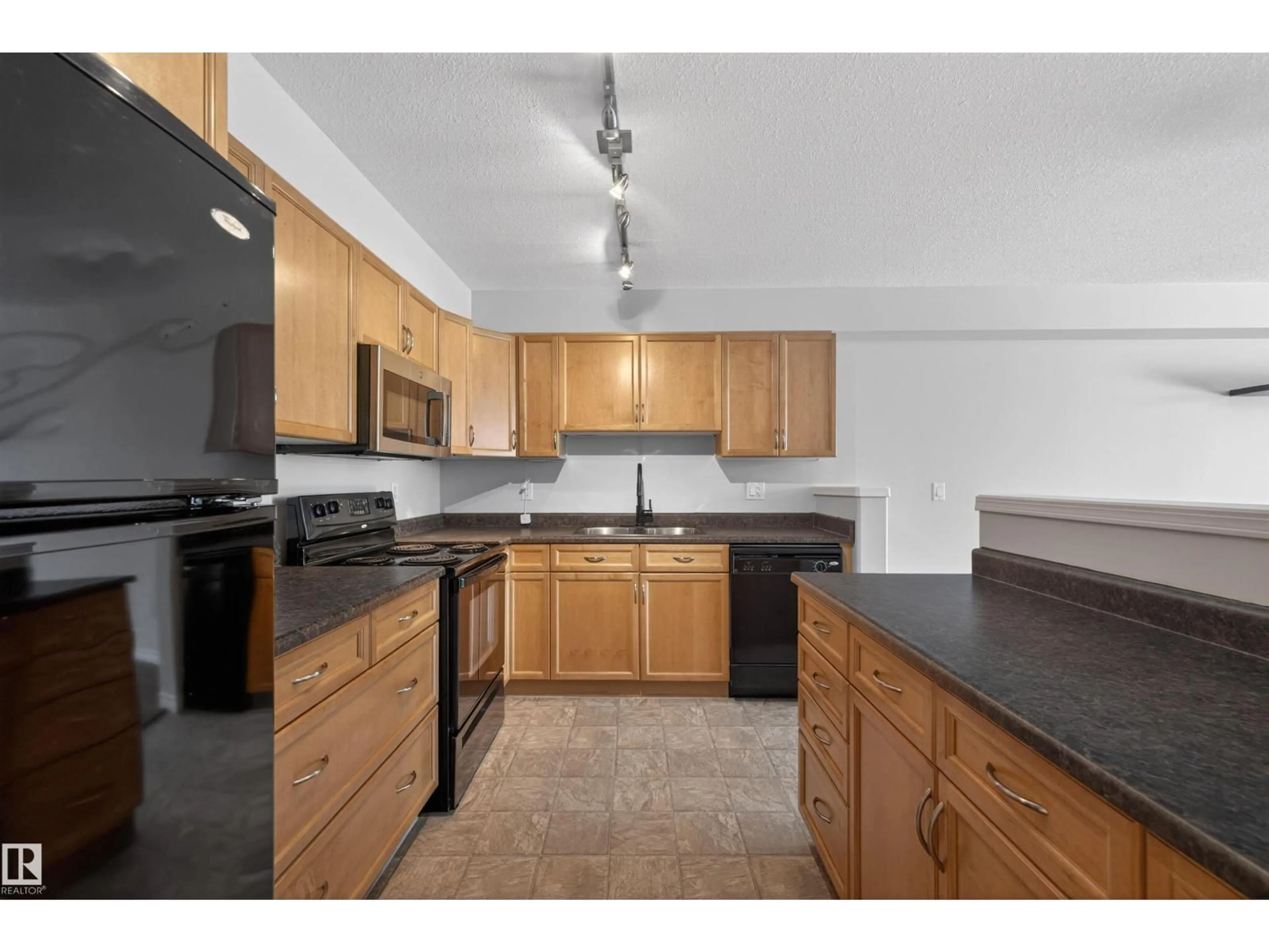 Standard kitchen, unknown for 1589 - 102 GLASTONBURY BV, Edmonton Alberta T5T2V1