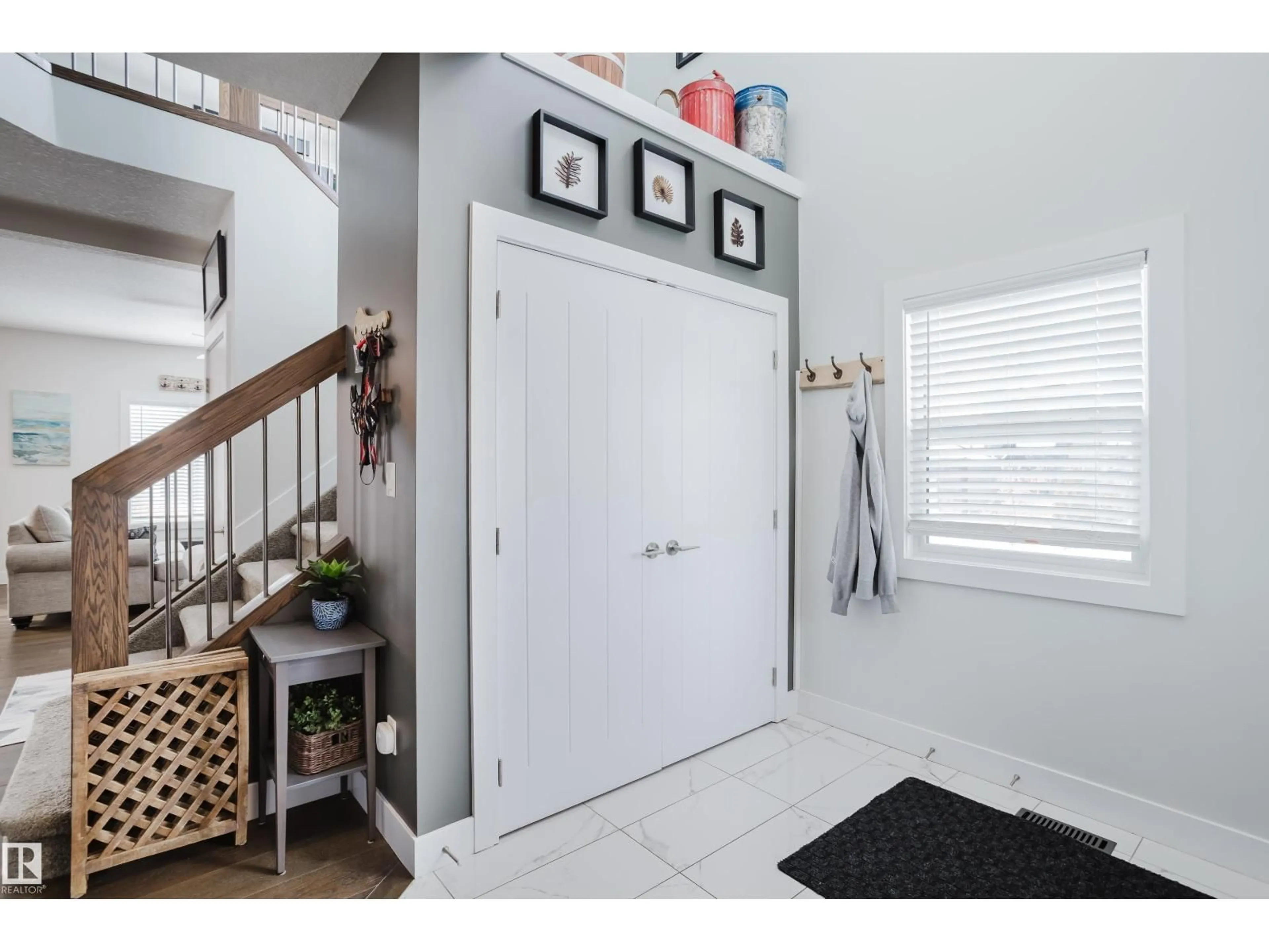 Indoor entryway for 569 MERLIN LANDING LD, Edmonton Alberta T5S0L9