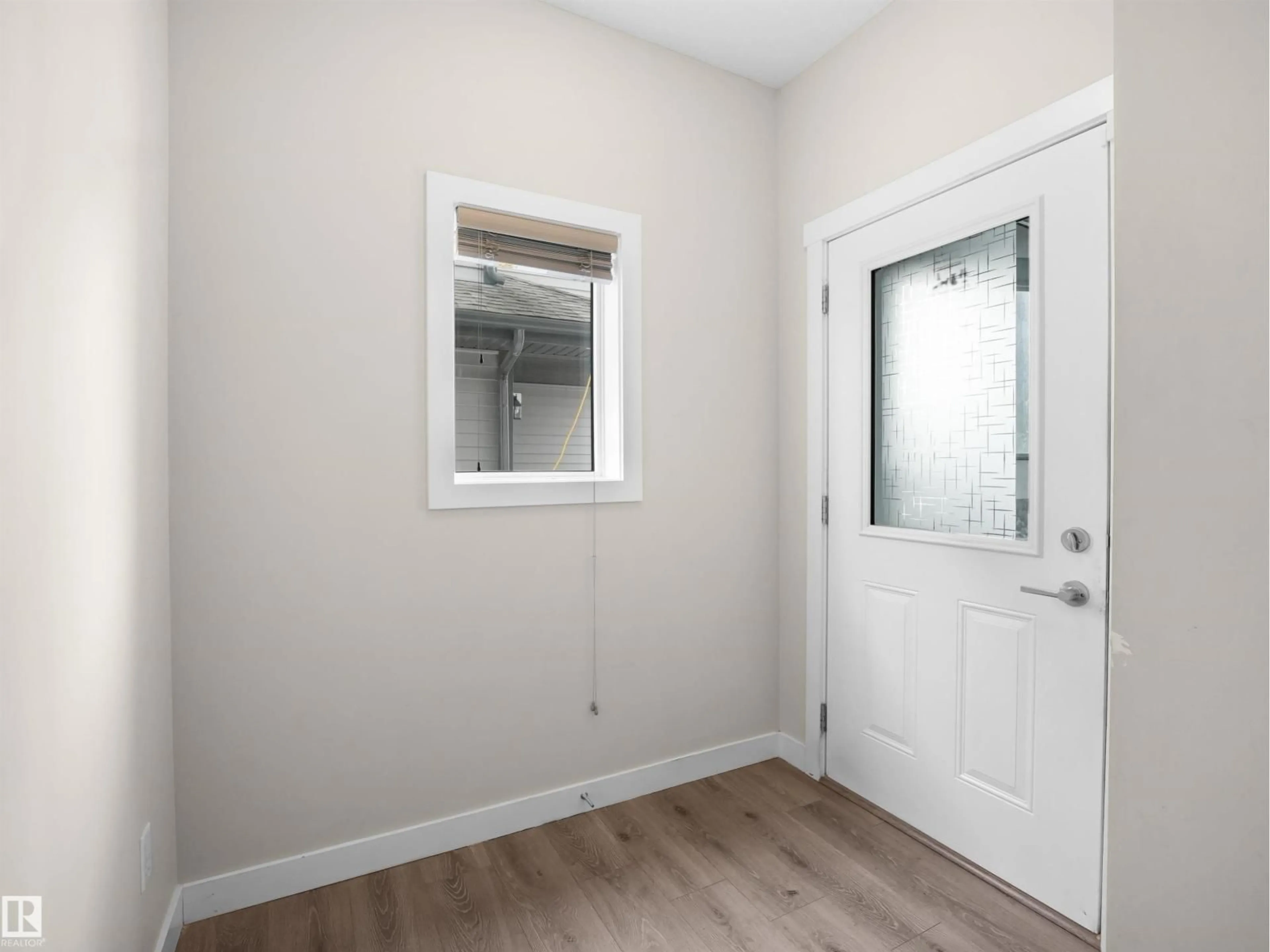 Indoor entryway for 8921 217 ST, Edmonton Alberta T5T7C4