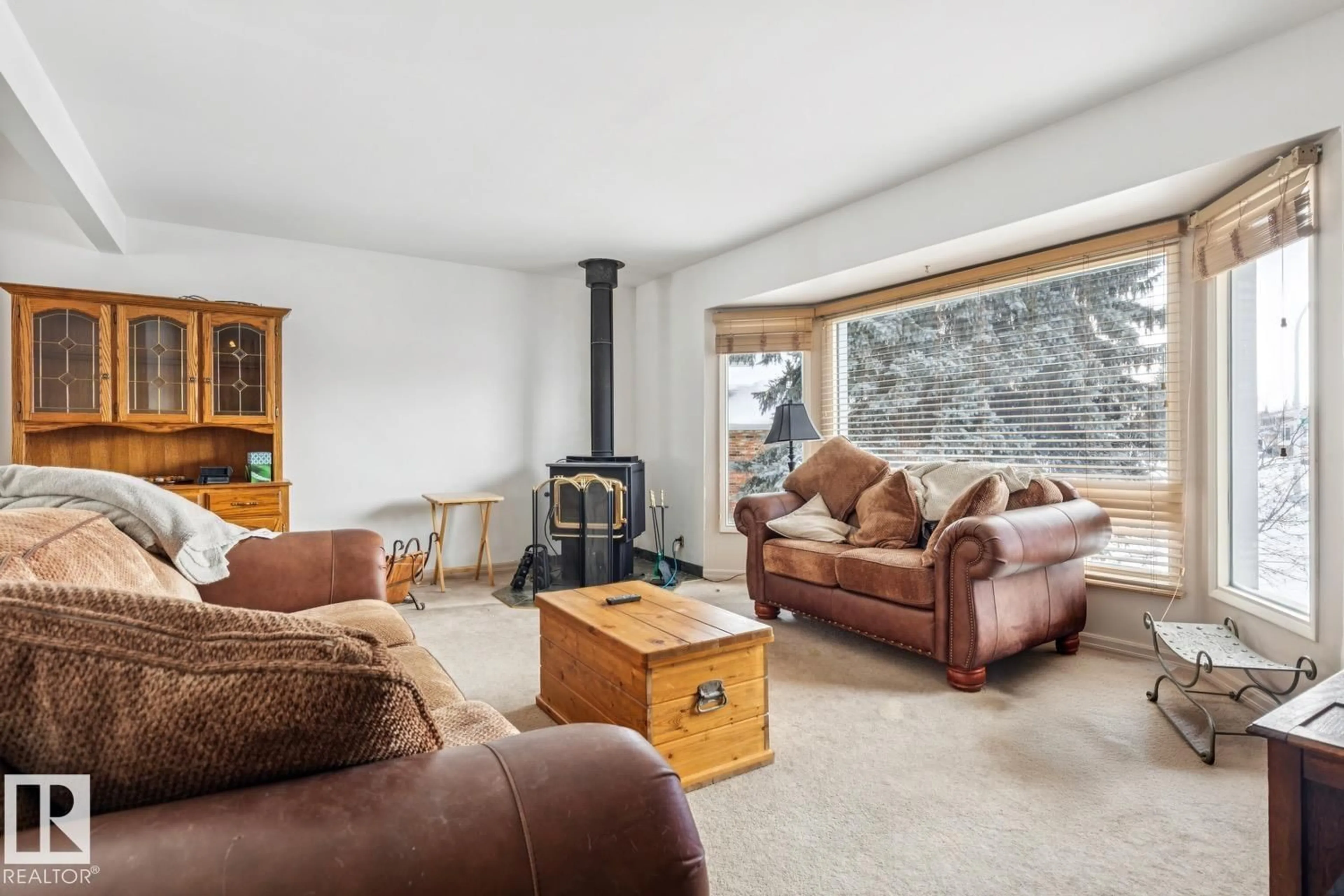 Living room with furniture, unknown for NW - 3828 89 ST, Edmonton Alberta T6K0J6