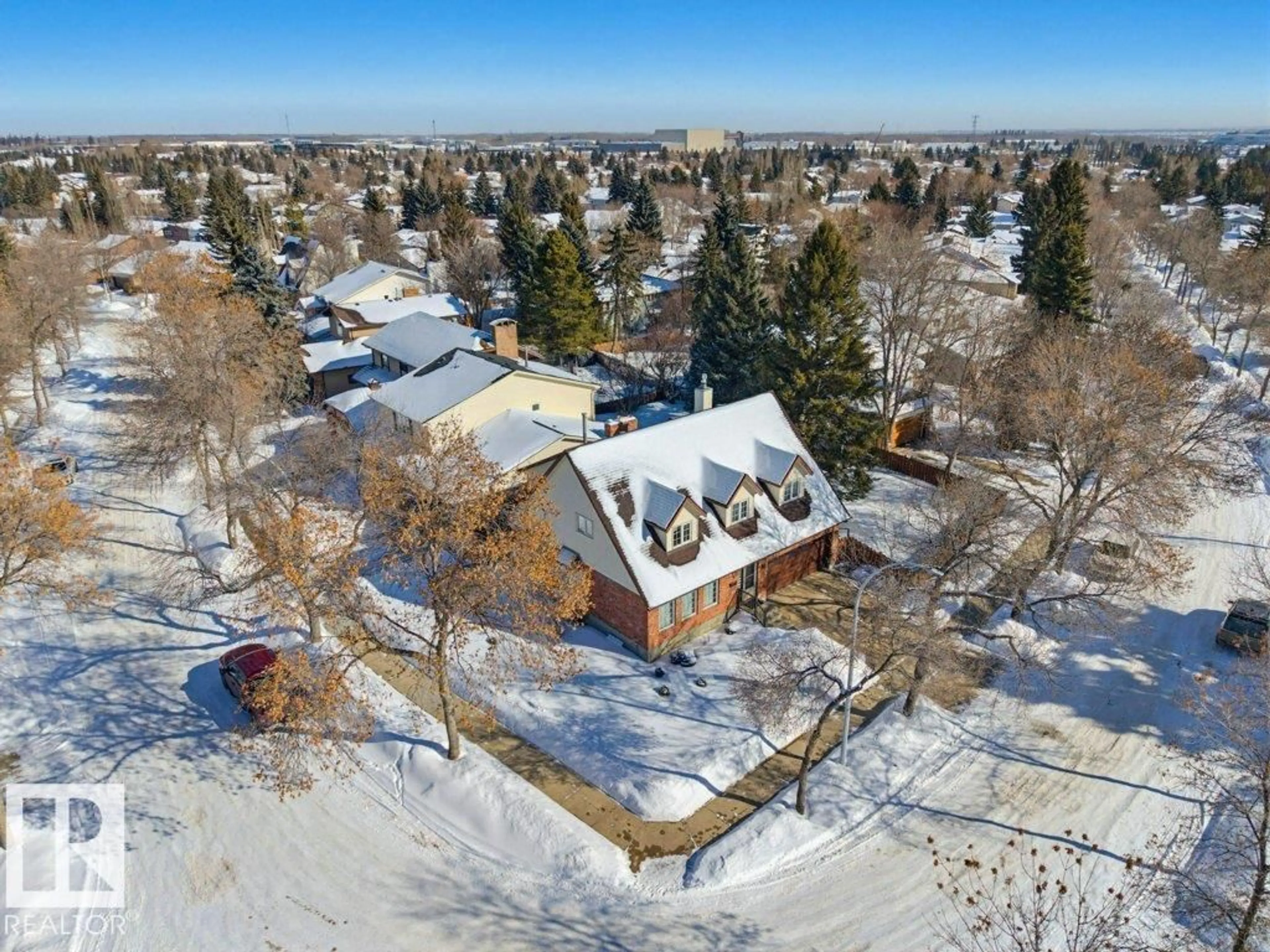 A pic from outside/outdoor area/front of a property/back of a property/a pic from drone, street for 41 PINERIDGE CR, St. Albert Alberta T8N4P6