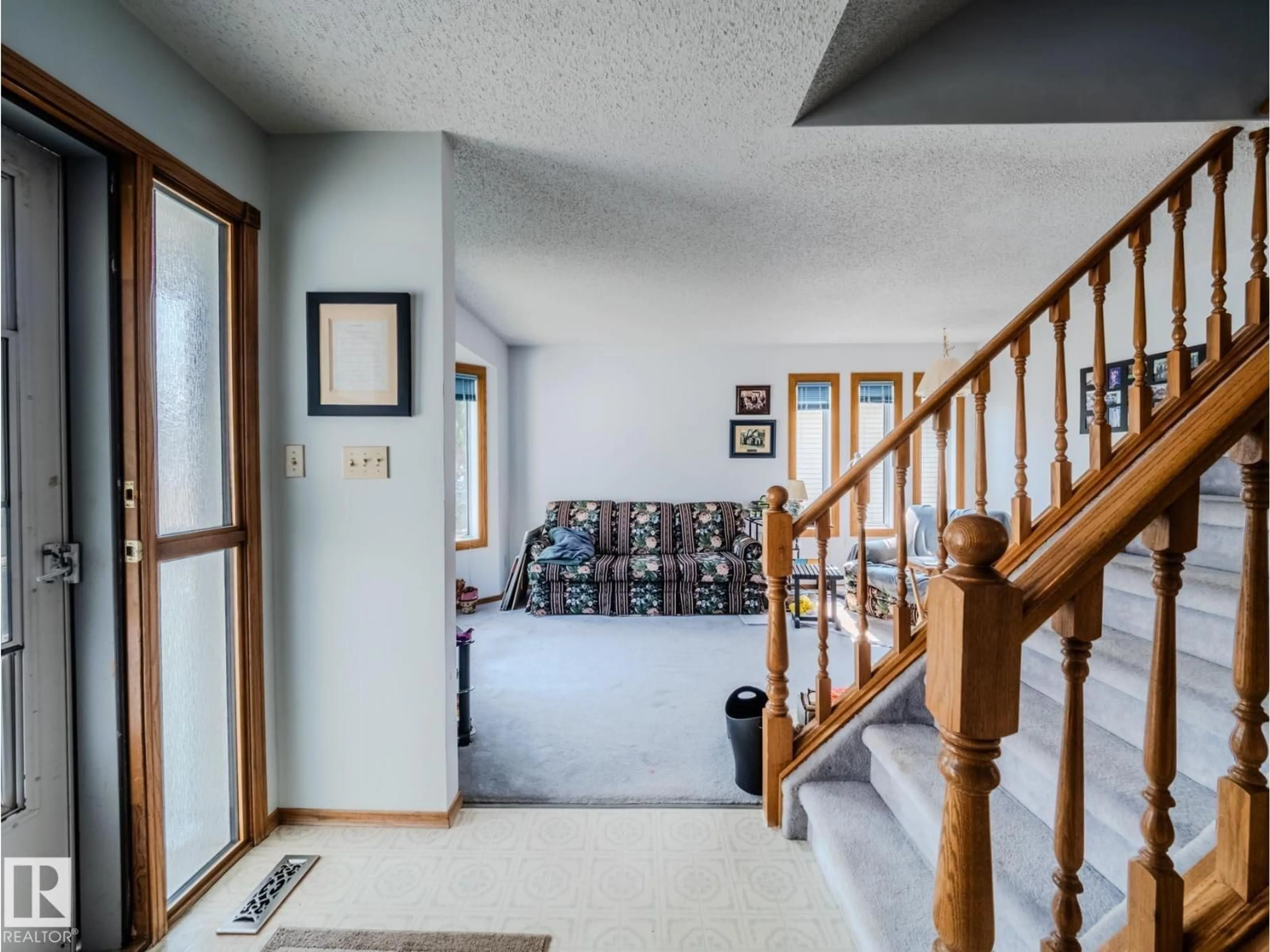 Indoor foyer for 7 COACHMAN PL, Sherwood Park Alberta T8H1C1