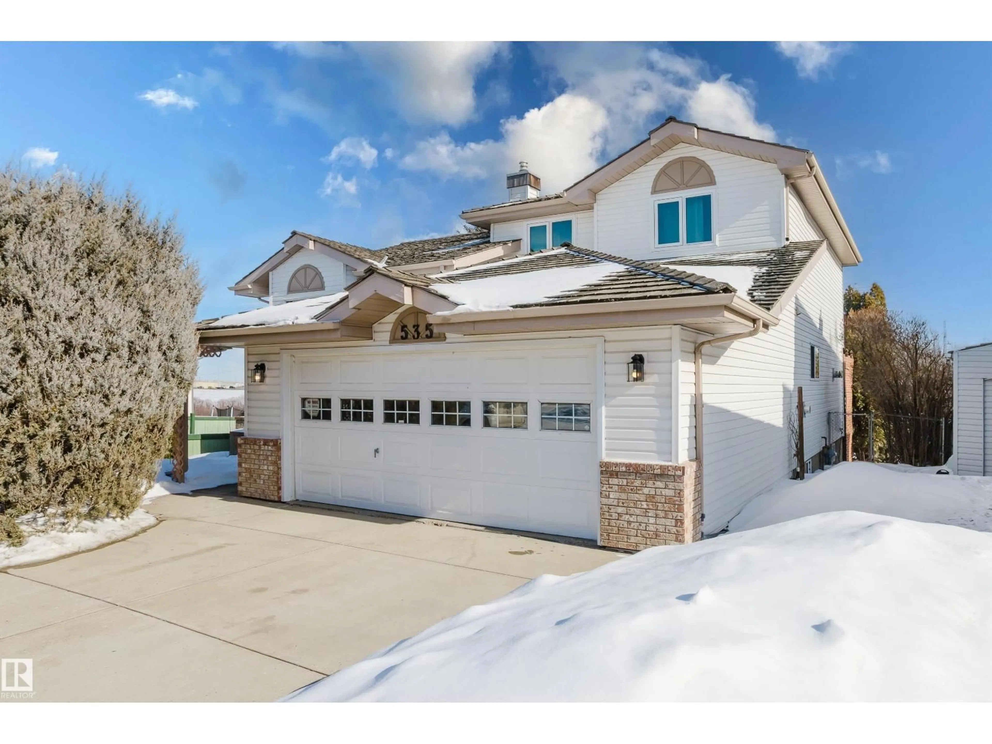 Home with vinyl exterior material, street for 535 PARDEE BAY NW, Edmonton Alberta T5T5Y9