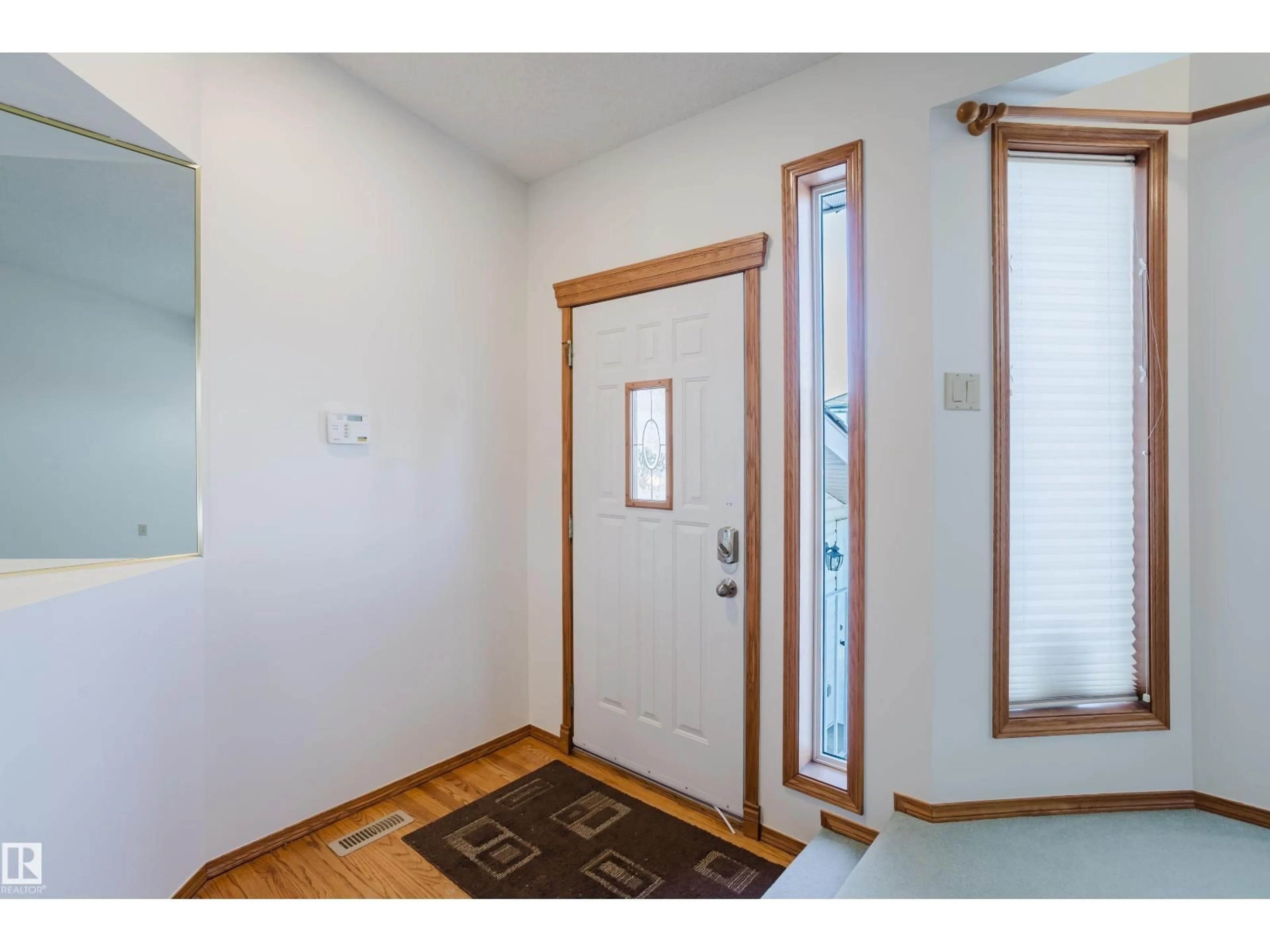 Indoor entryway for 535 PARDEE BAY NW, Edmonton Alberta T5T5Y9