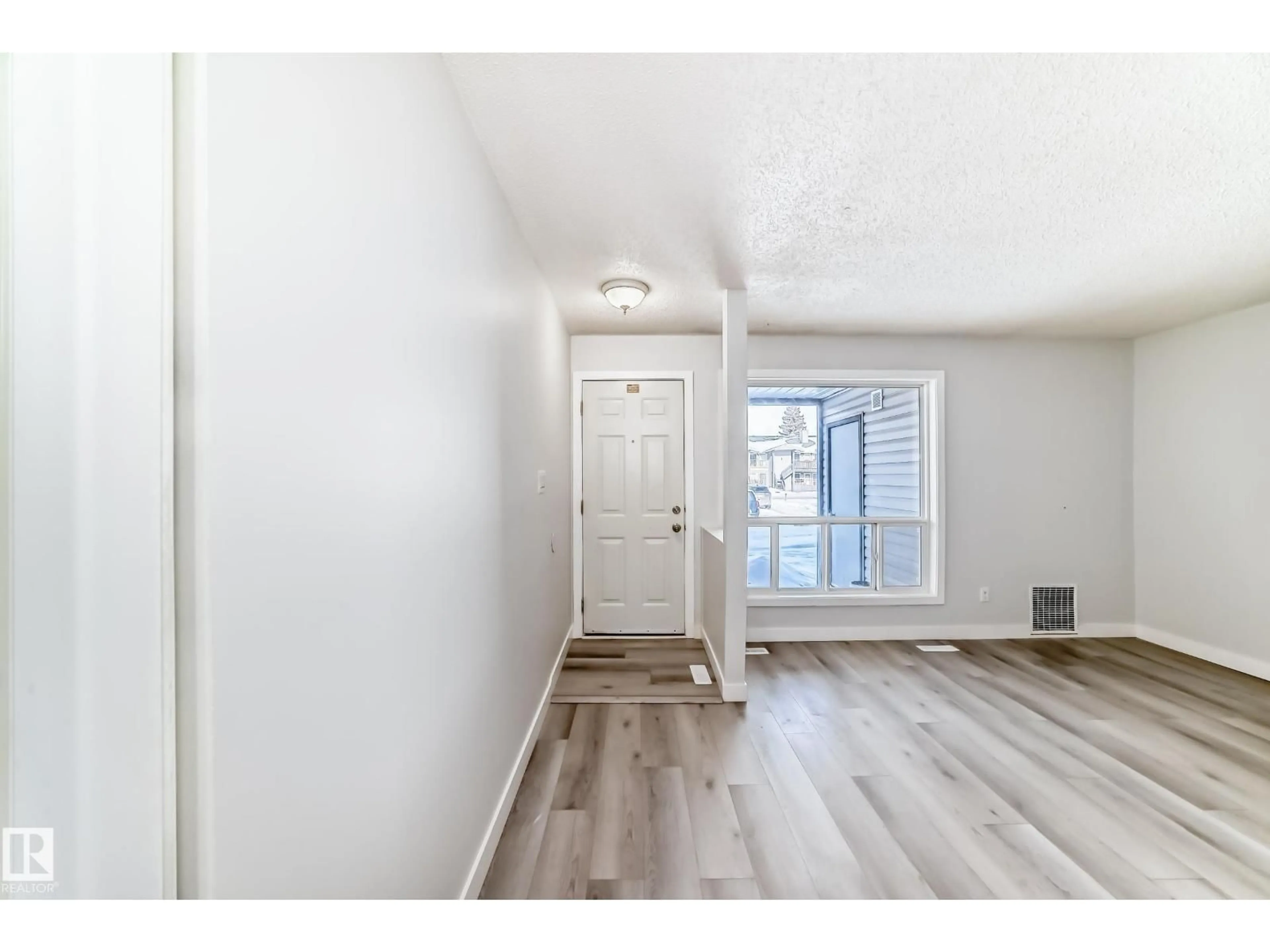 Indoor entryway for #23 - 1503 MILL WOODS RD E, Edmonton Alberta T6L4C2