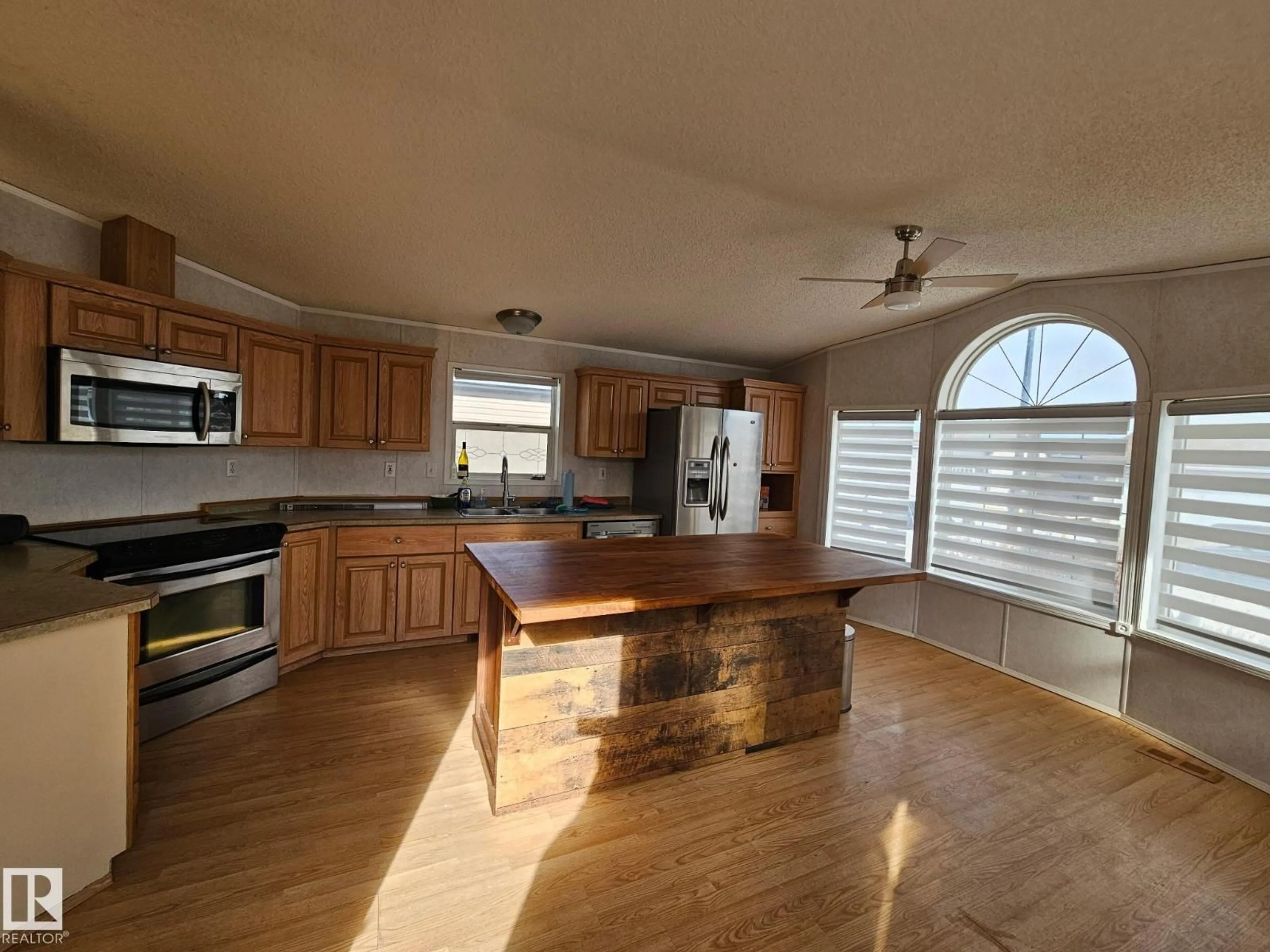 Open concept kitchen, unknown for 106 OAKWOOD RD, Edmonton Alberta T6P0A2