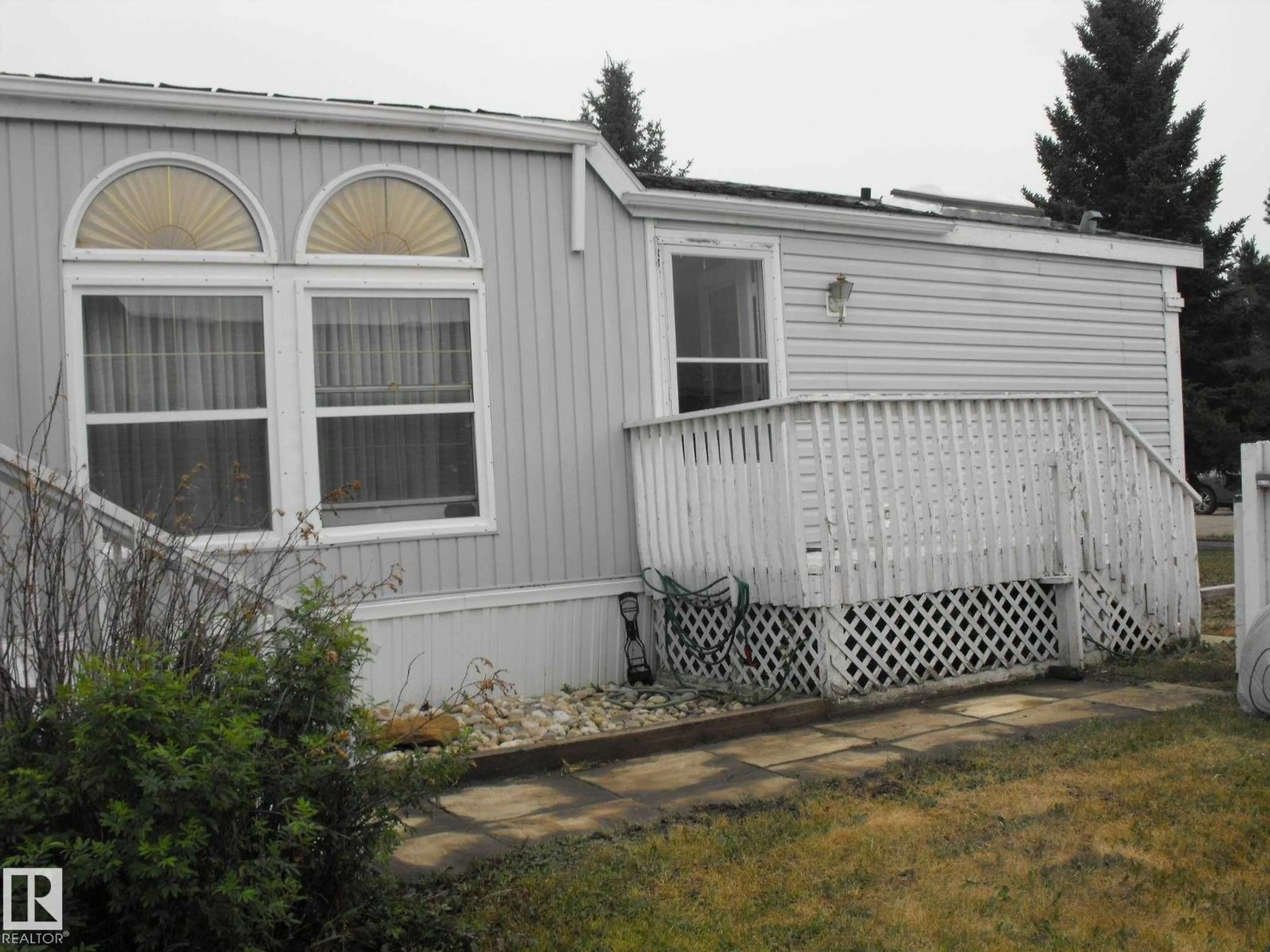 Home with vinyl exterior material, street for 5506 55 AV, St. Paul Town Alberta T0A3A1