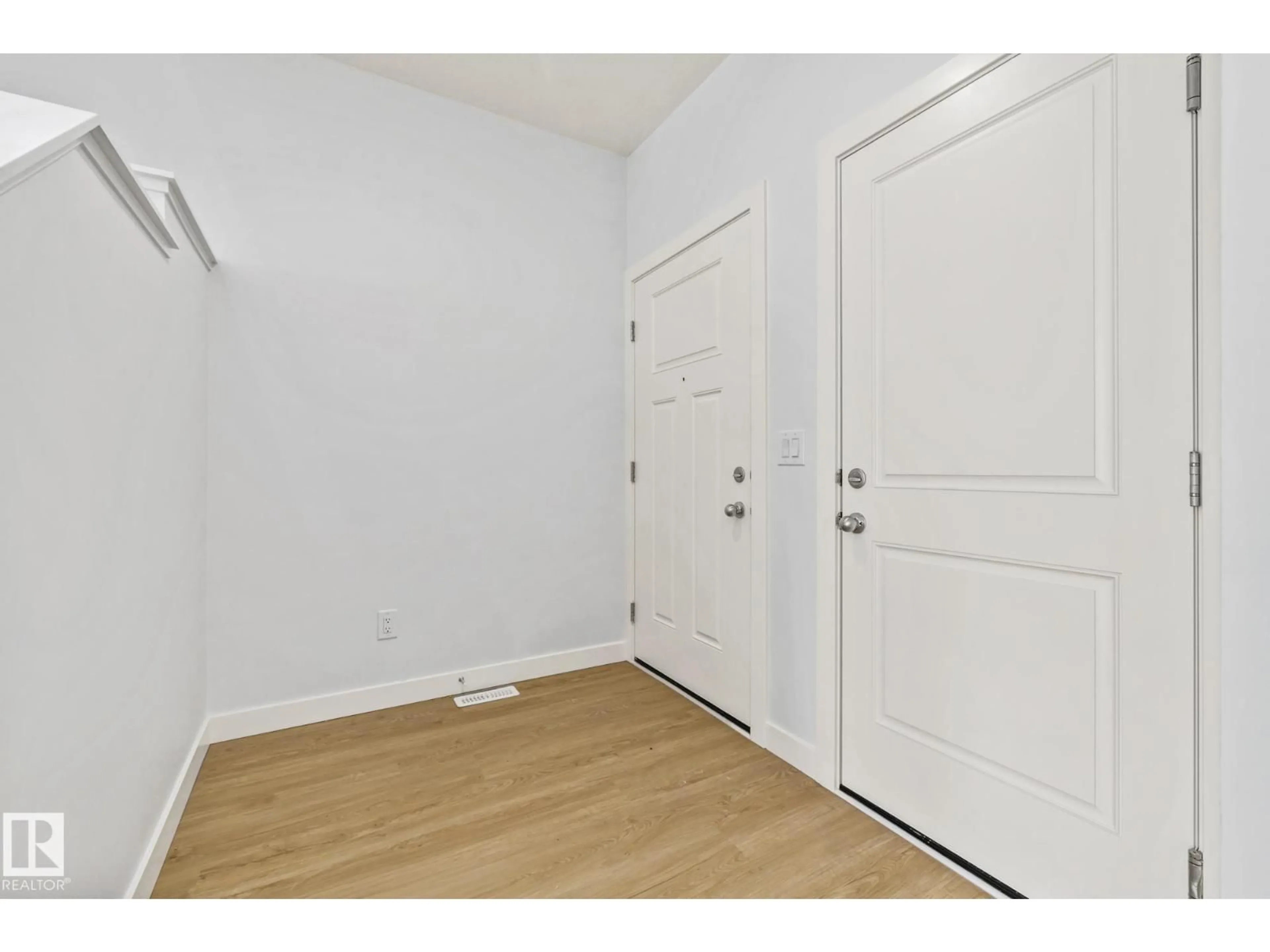 Indoor entryway for 110 HONEYSUCKLE GR, Leduc Alberta T9E0K1