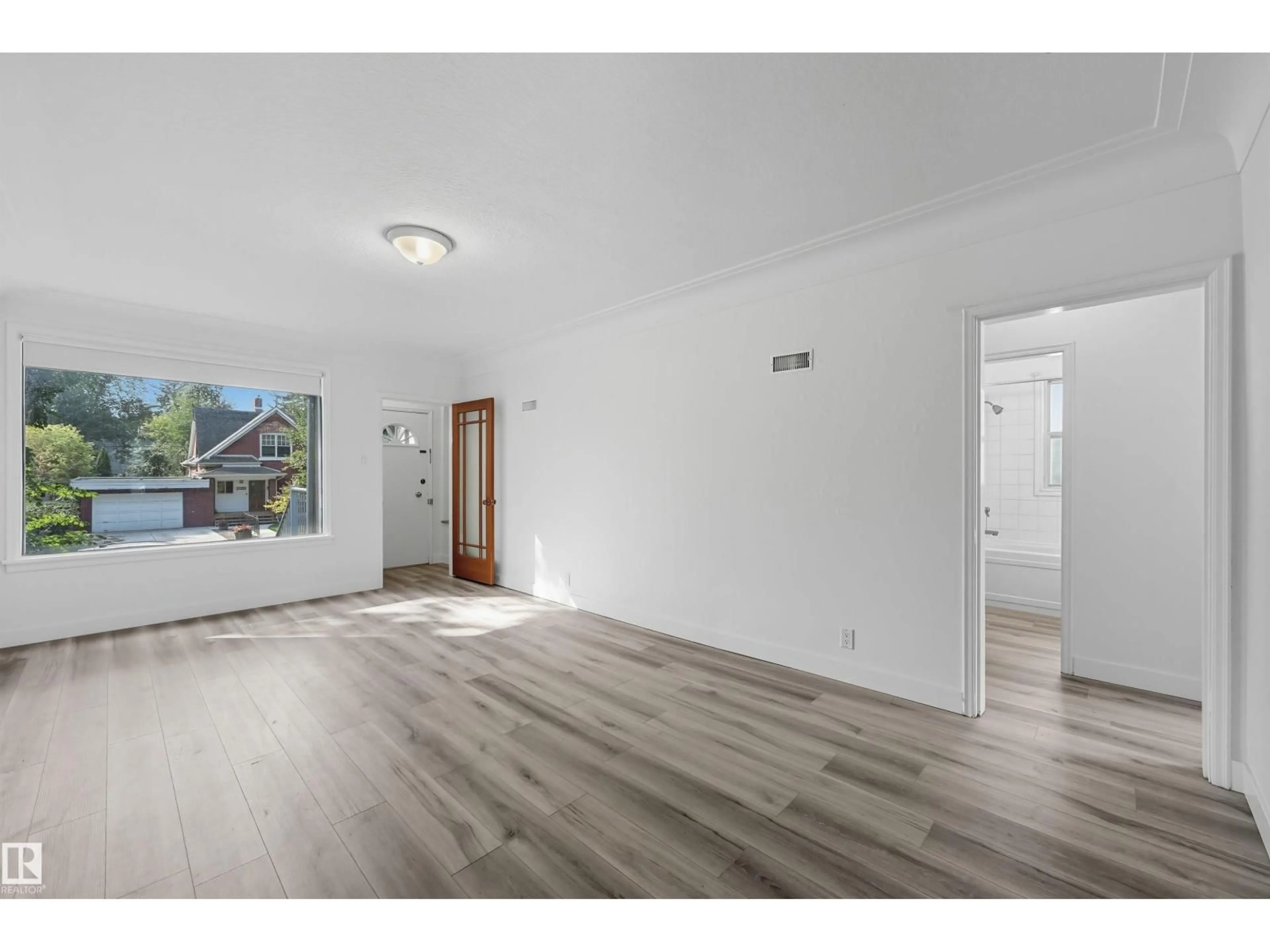 A pic of a room for 9848 87 AV, Edmonton Alberta T6E2N6