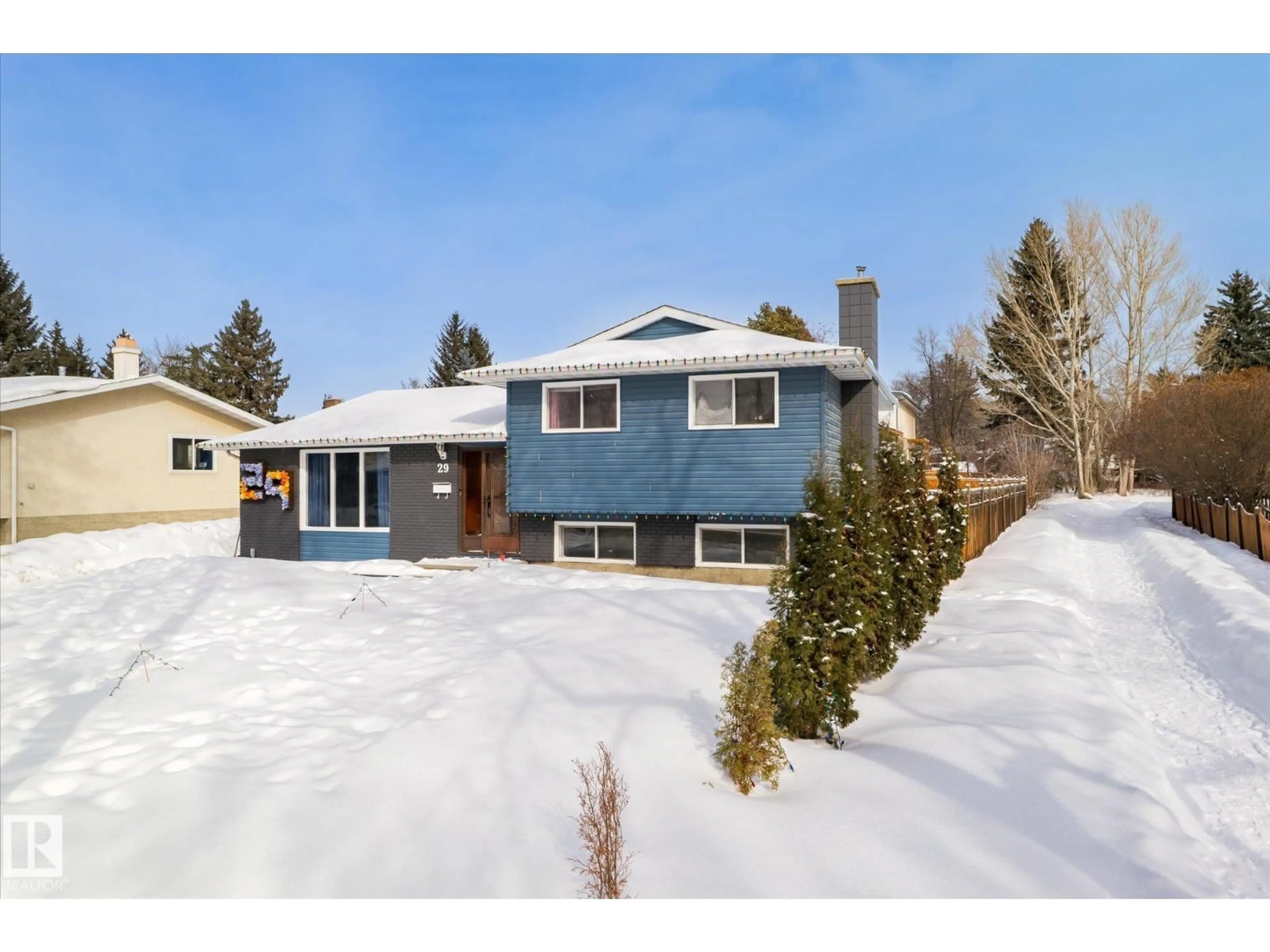 Home with vinyl exterior material, street for 29 LAYDON DR, St. Albert Alberta T8N2N5