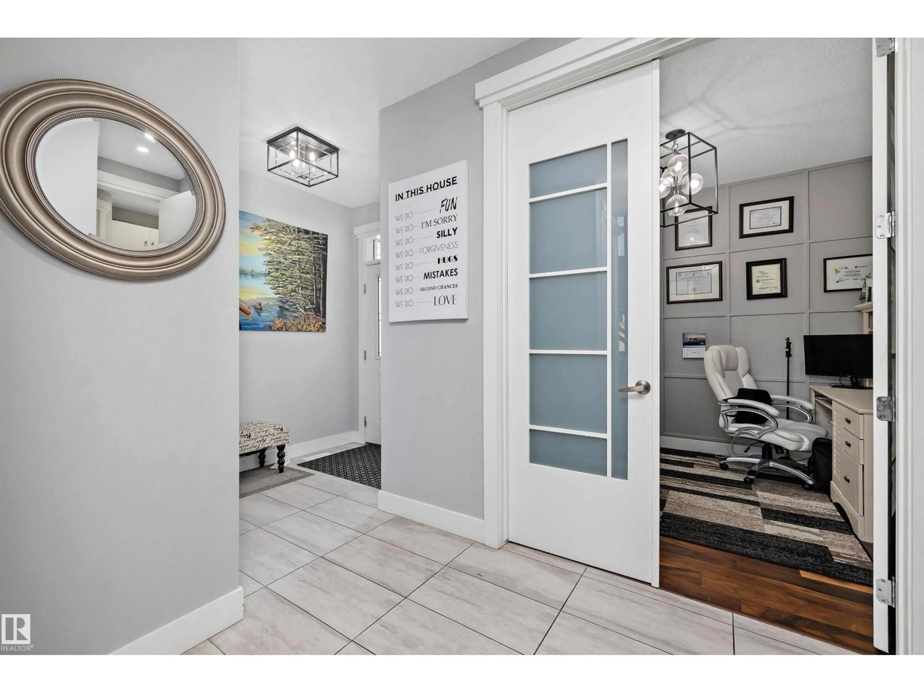 Indoor entryway for 3380 CHICKADEE DR, Edmonton Alberta T5S0K9