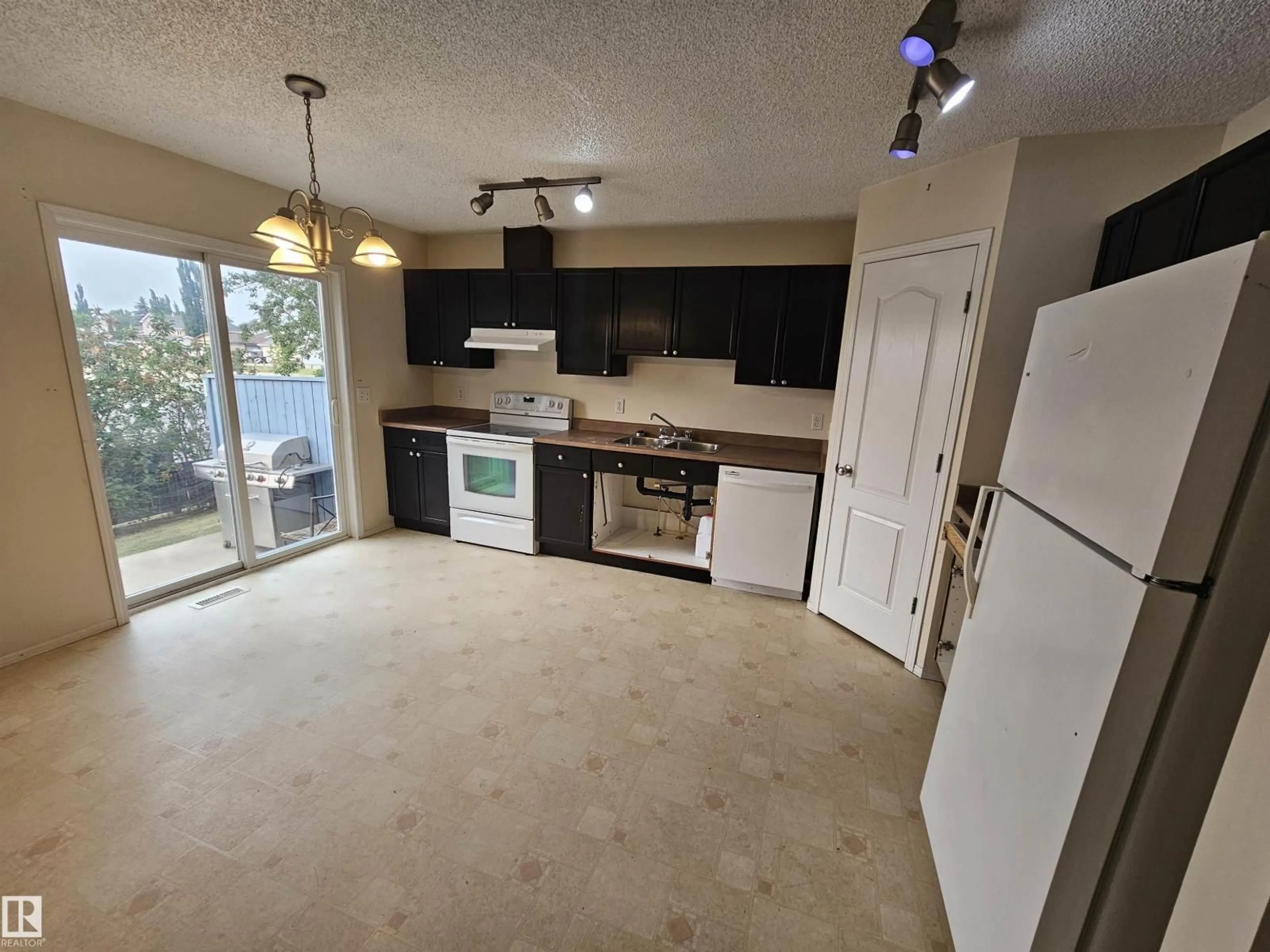 Open concept kitchen, ceramic/tile floor for 27 GROVE MEADOW DR, Spruce Grove Alberta T7X4L9