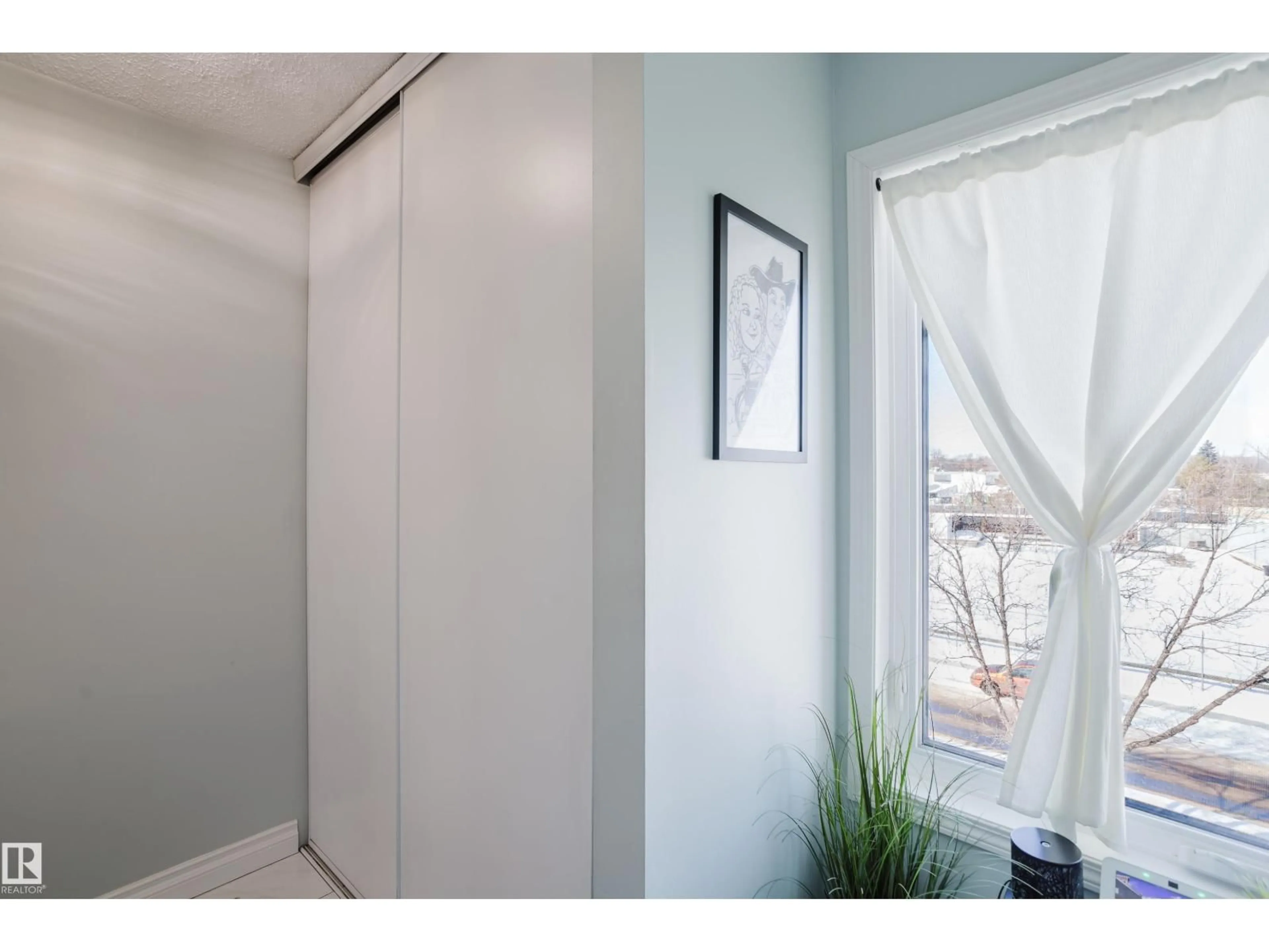 Indoor entryway for 310 - 8907 106A AV, Edmonton Alberta T5H3Y7