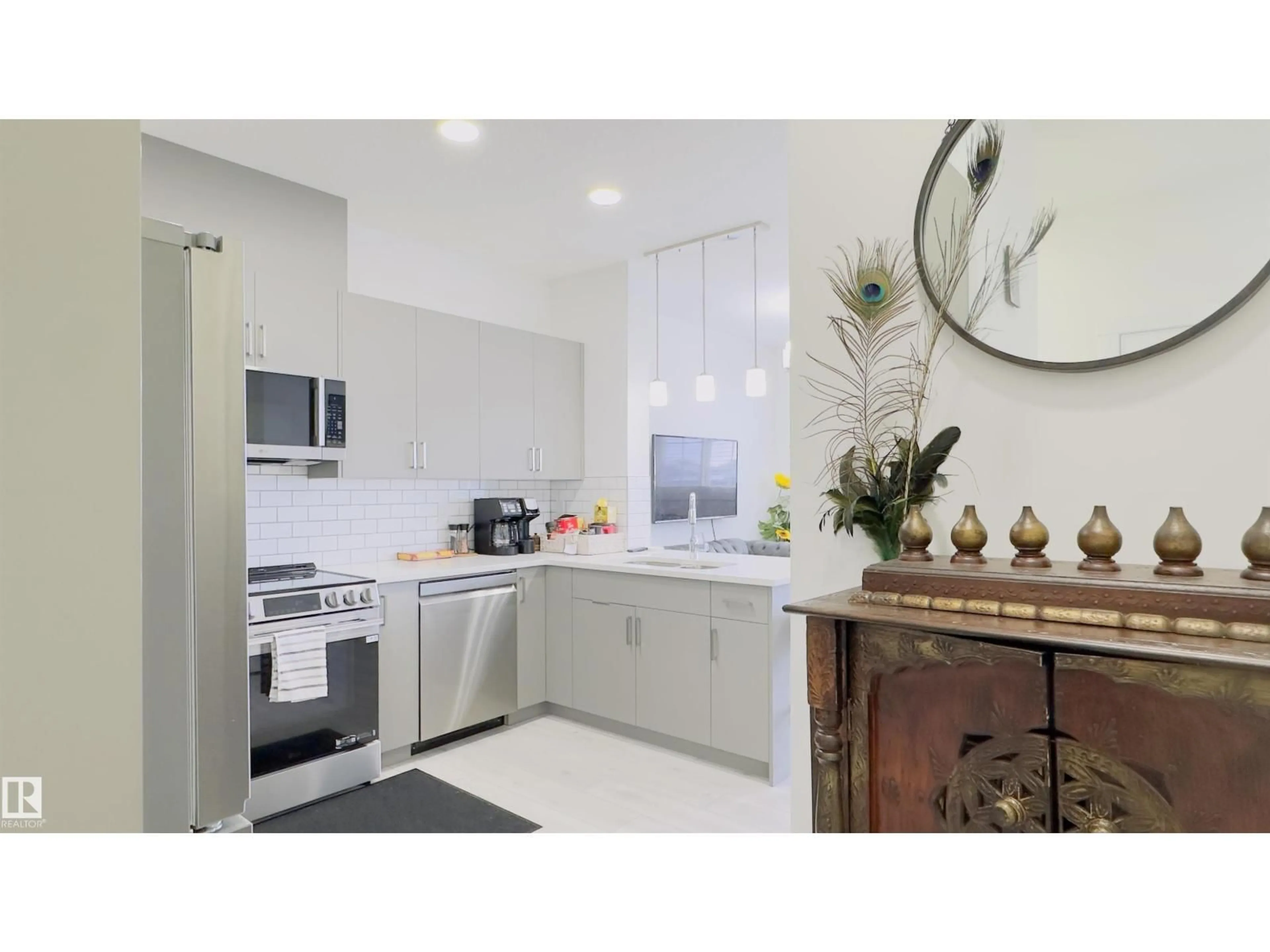 Standard kitchen, ceramic/tile floor for #21 - 7110 KESWICK CM, Edmonton Alberta T6W5P7