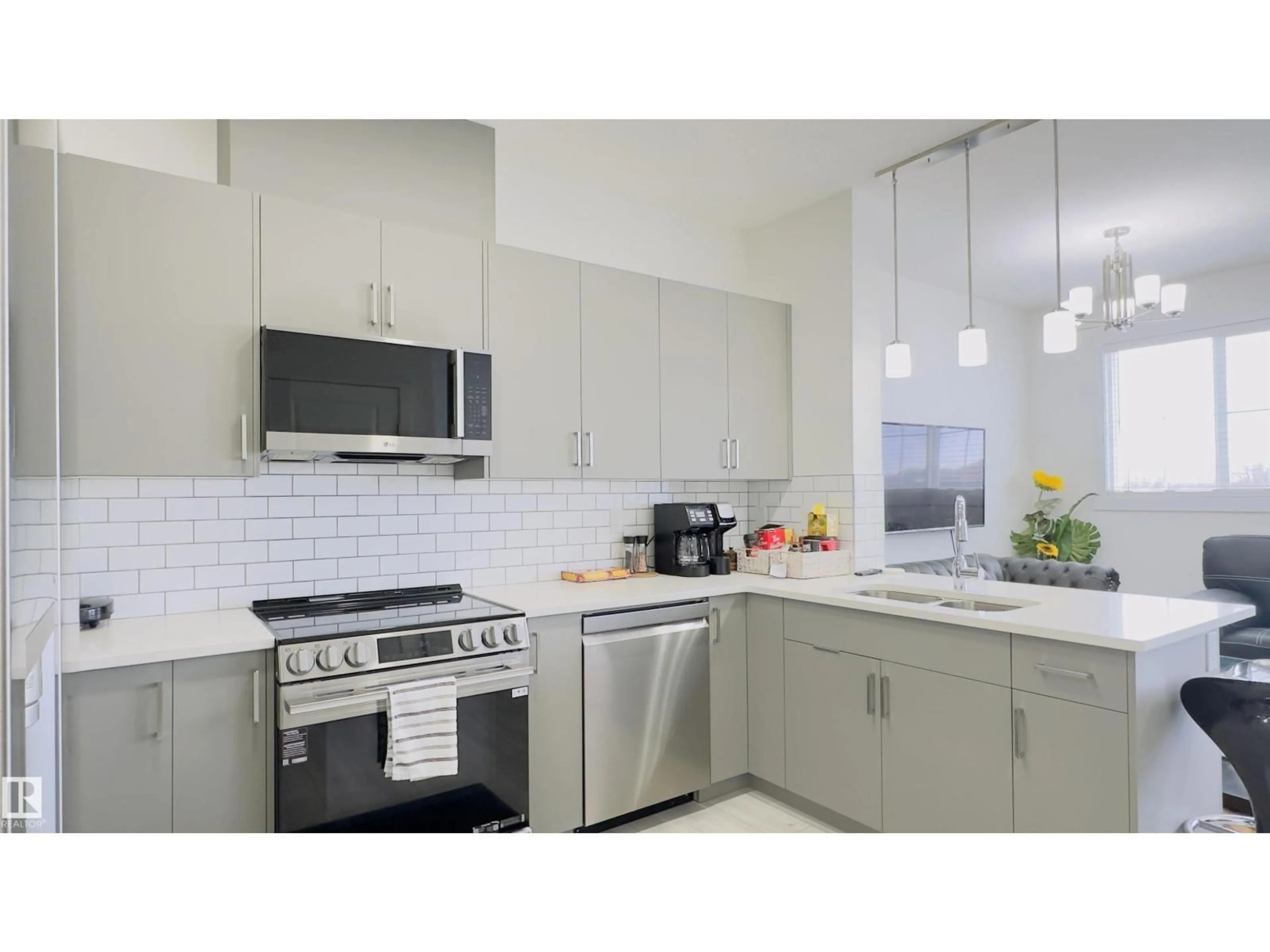 Standard kitchen, ceramic/tile floor for #21 - 7110 KESWICK CM, Edmonton Alberta T6W5P7