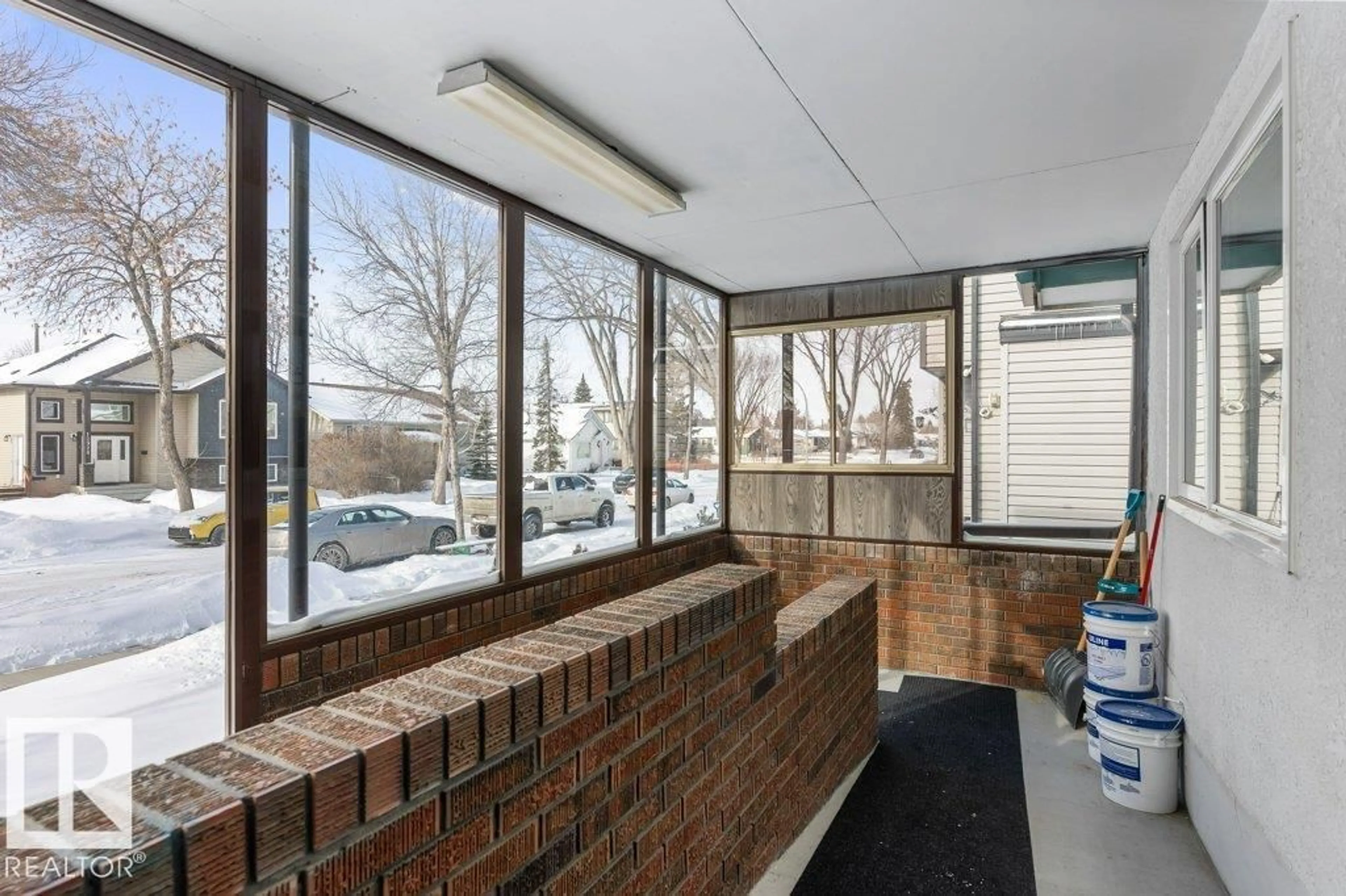 Indoor foyer for NW - 12925 122 ST, Edmonton Alberta T5L0E8