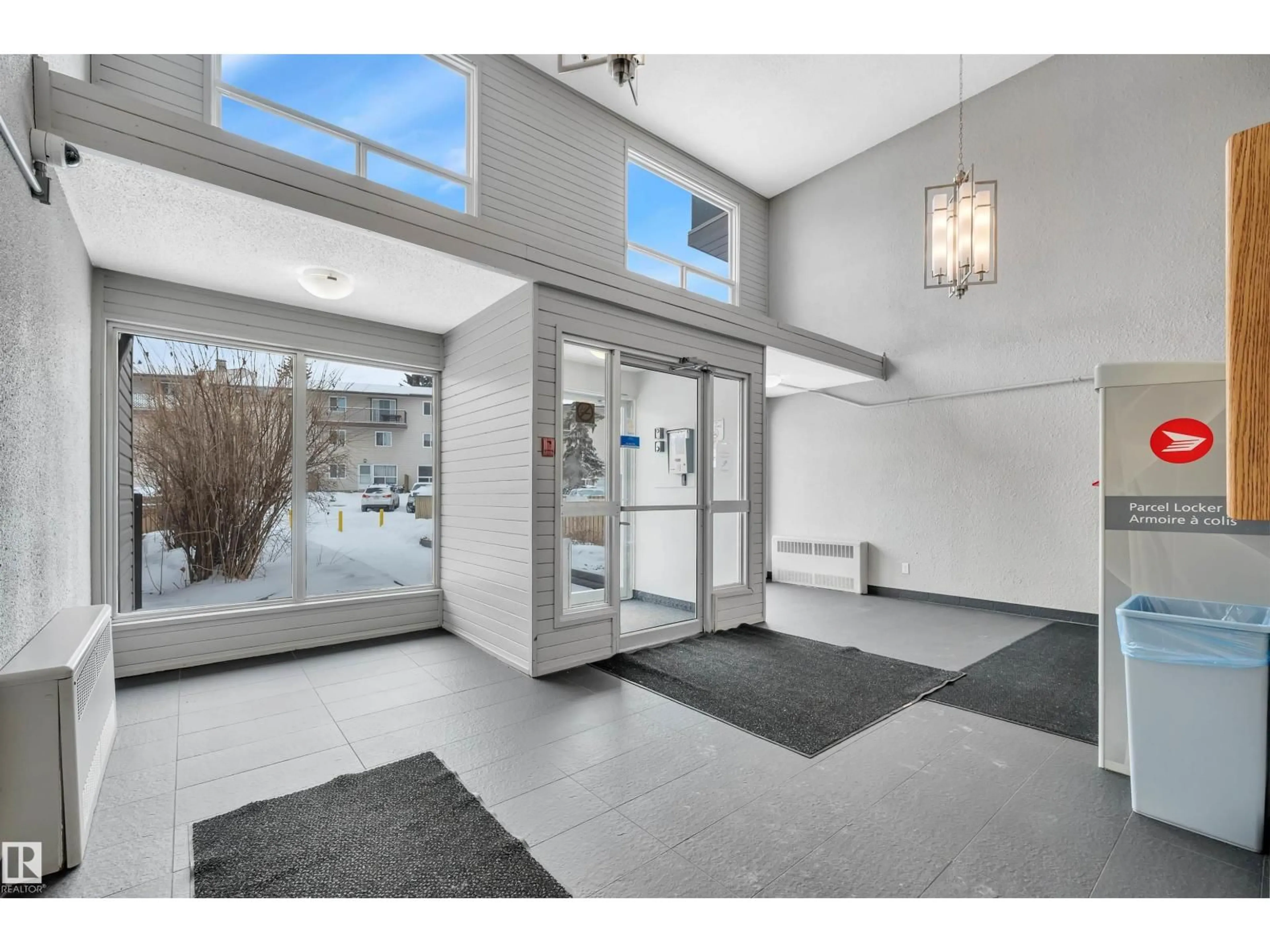 Indoor foyer for 237 - 201 WOODVALE RD W, Edmonton Alberta T6L1E5