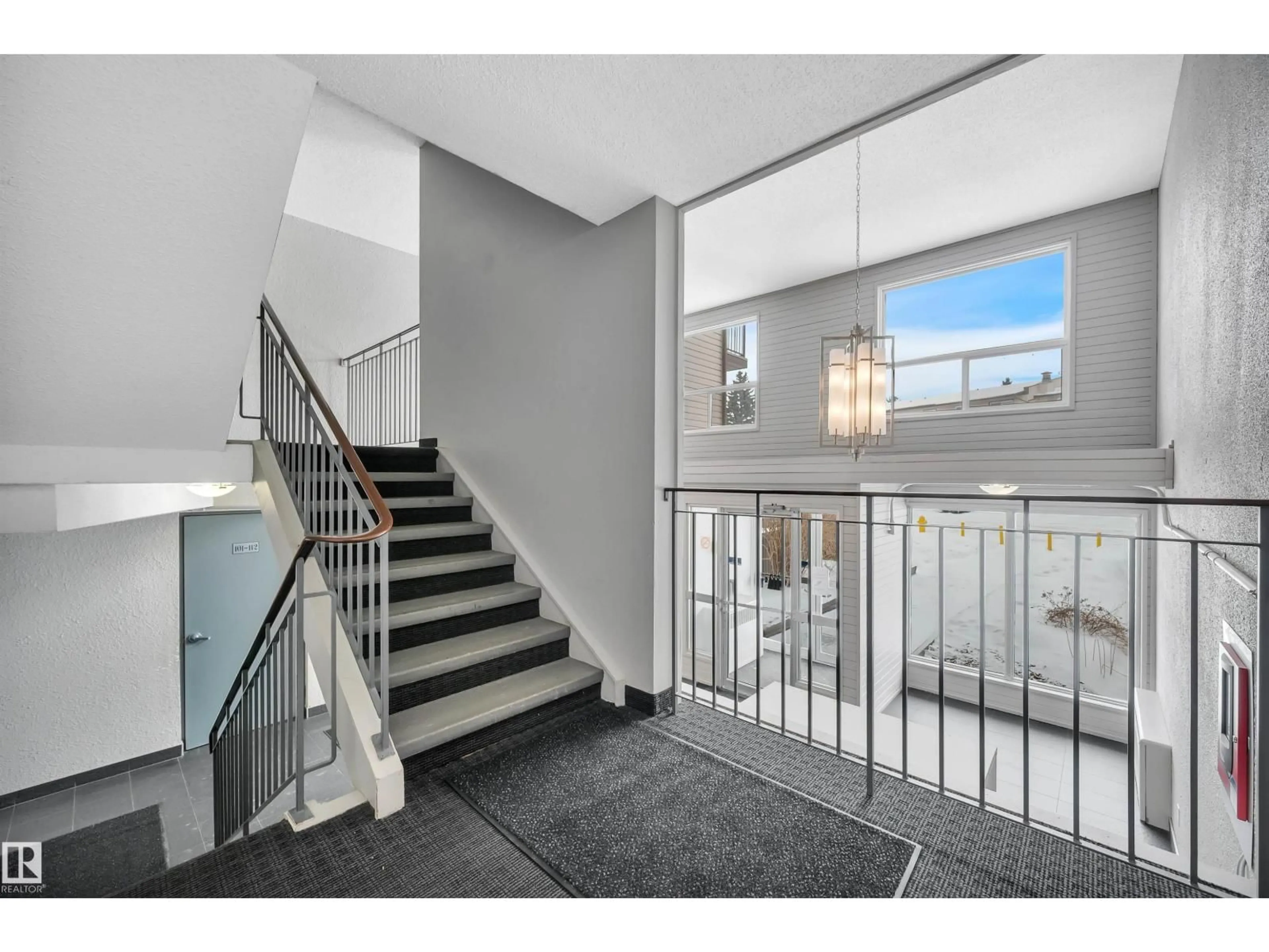 Indoor foyer for 237 - 201 WOODVALE RD W, Edmonton Alberta T6L1E5