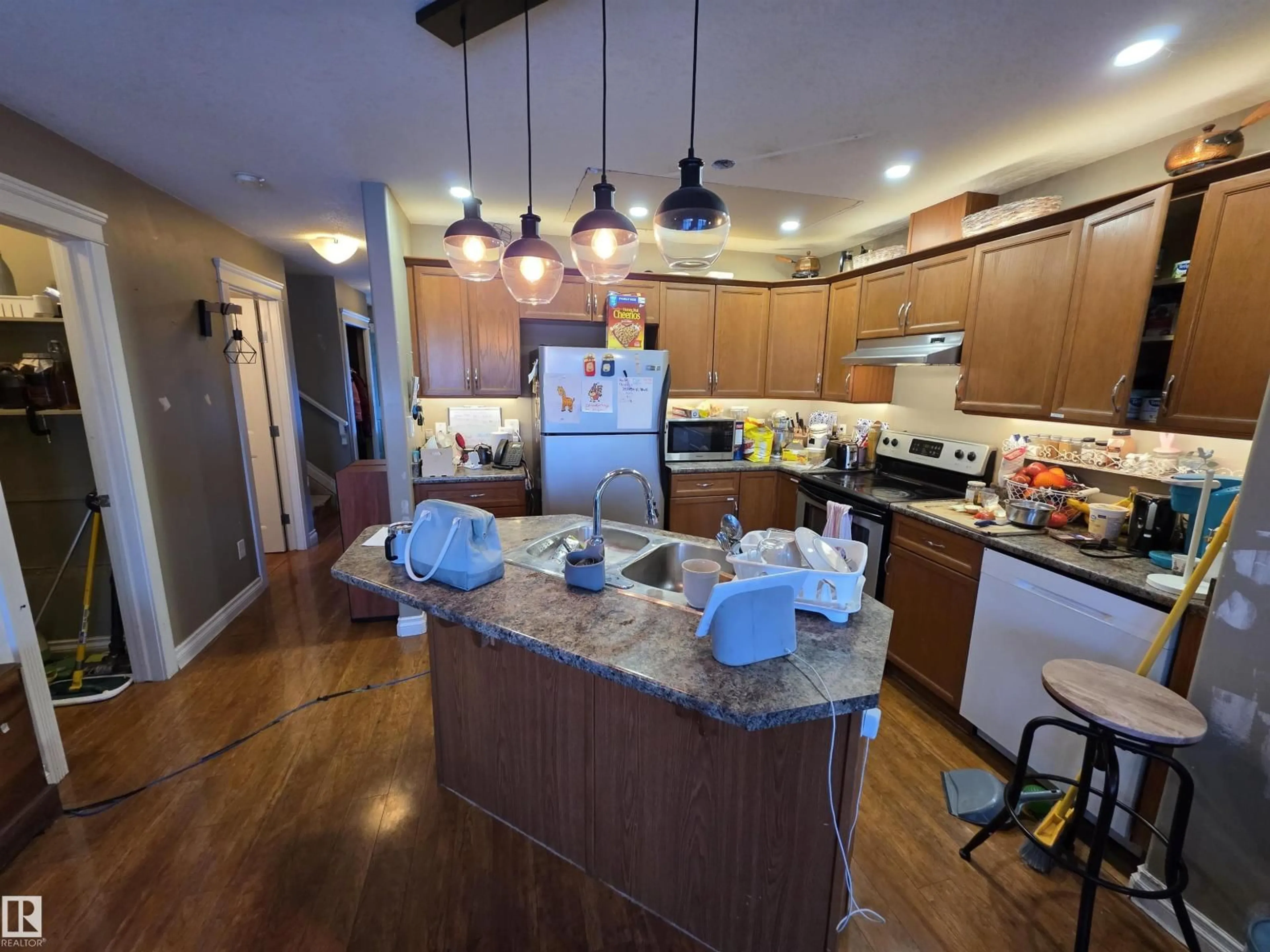 Open concept kitchen, unknown for 120 MERIDIAN LO, Stony Plain Alberta T7Z0B7