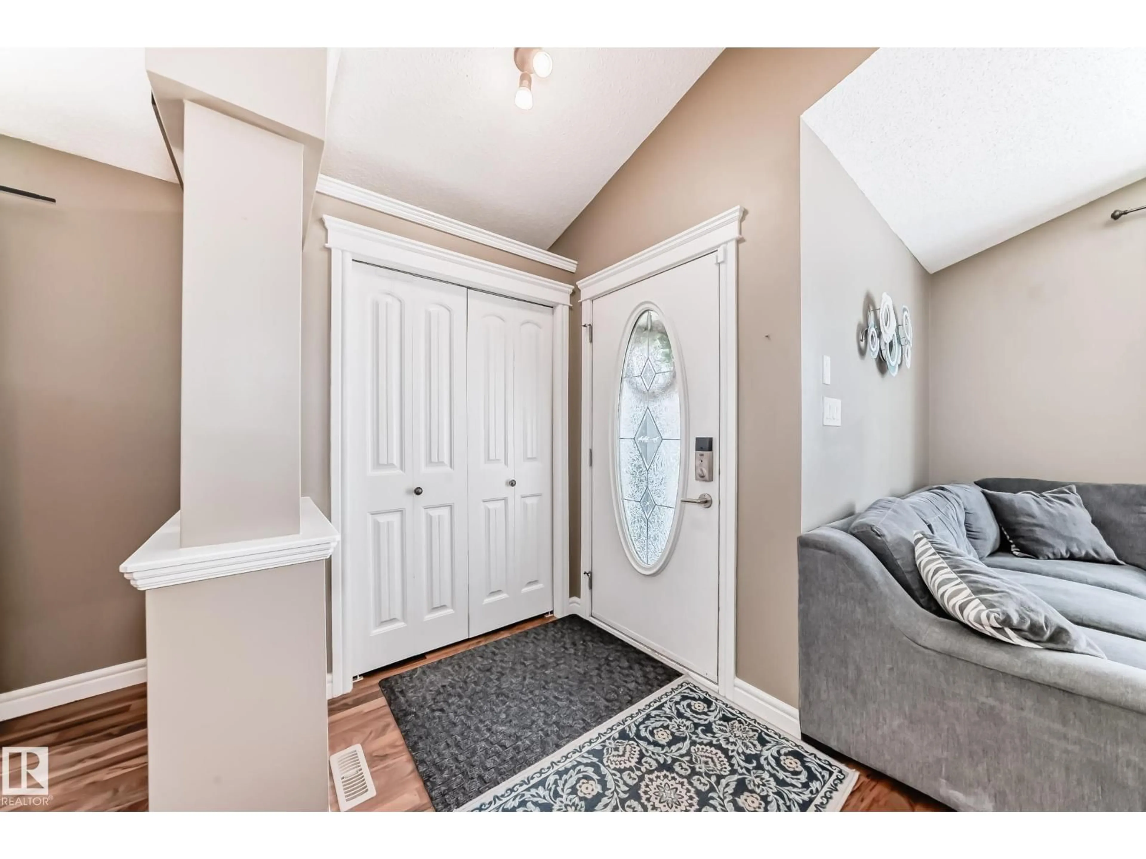 Indoor entryway for 87 SUMMERWOOD DR, Sherwood Park Alberta T8H0B3