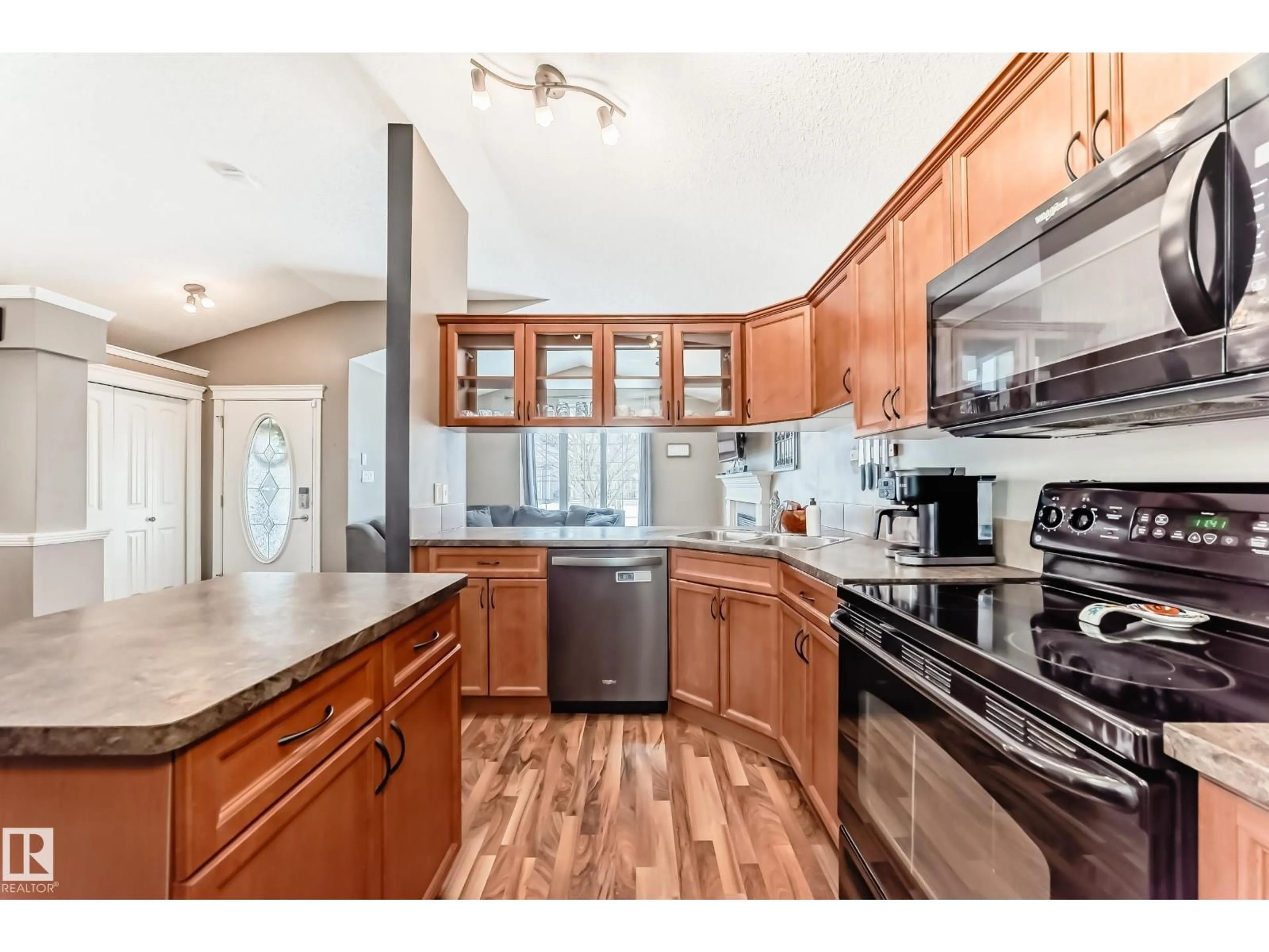 Open concept kitchen, ceramic/tile floor for 87 SUMMERWOOD DR, Sherwood Park Alberta T8H0B3