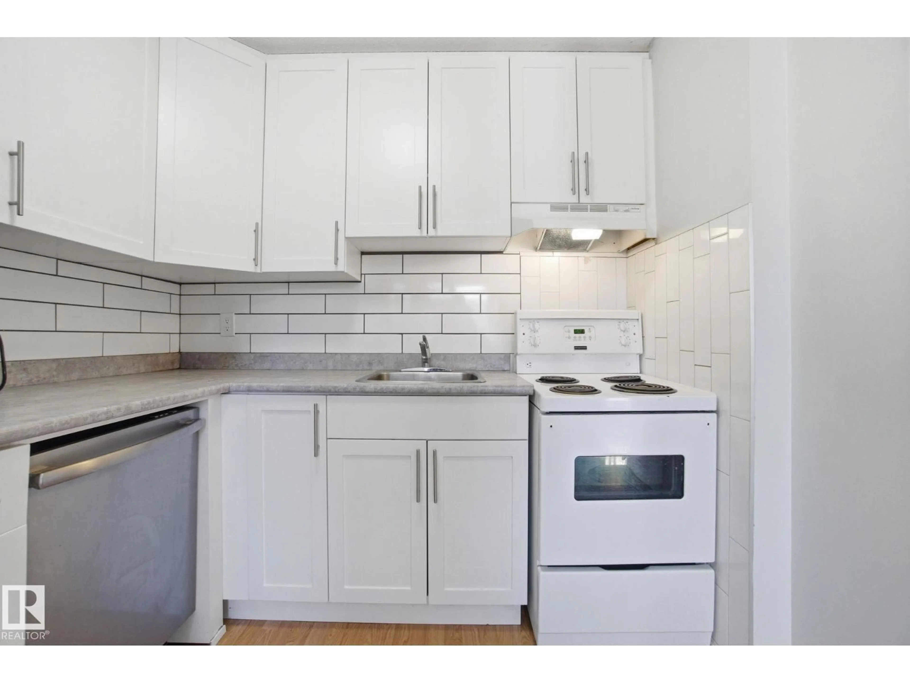 Standard kitchen, unknown for 3321 107 AV, Edmonton Alberta T5W0C6